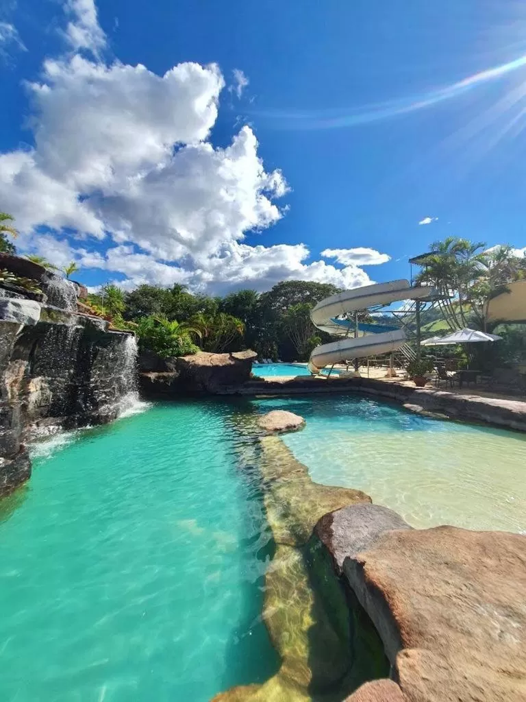 Swimming pool in Pousada Le Sapê