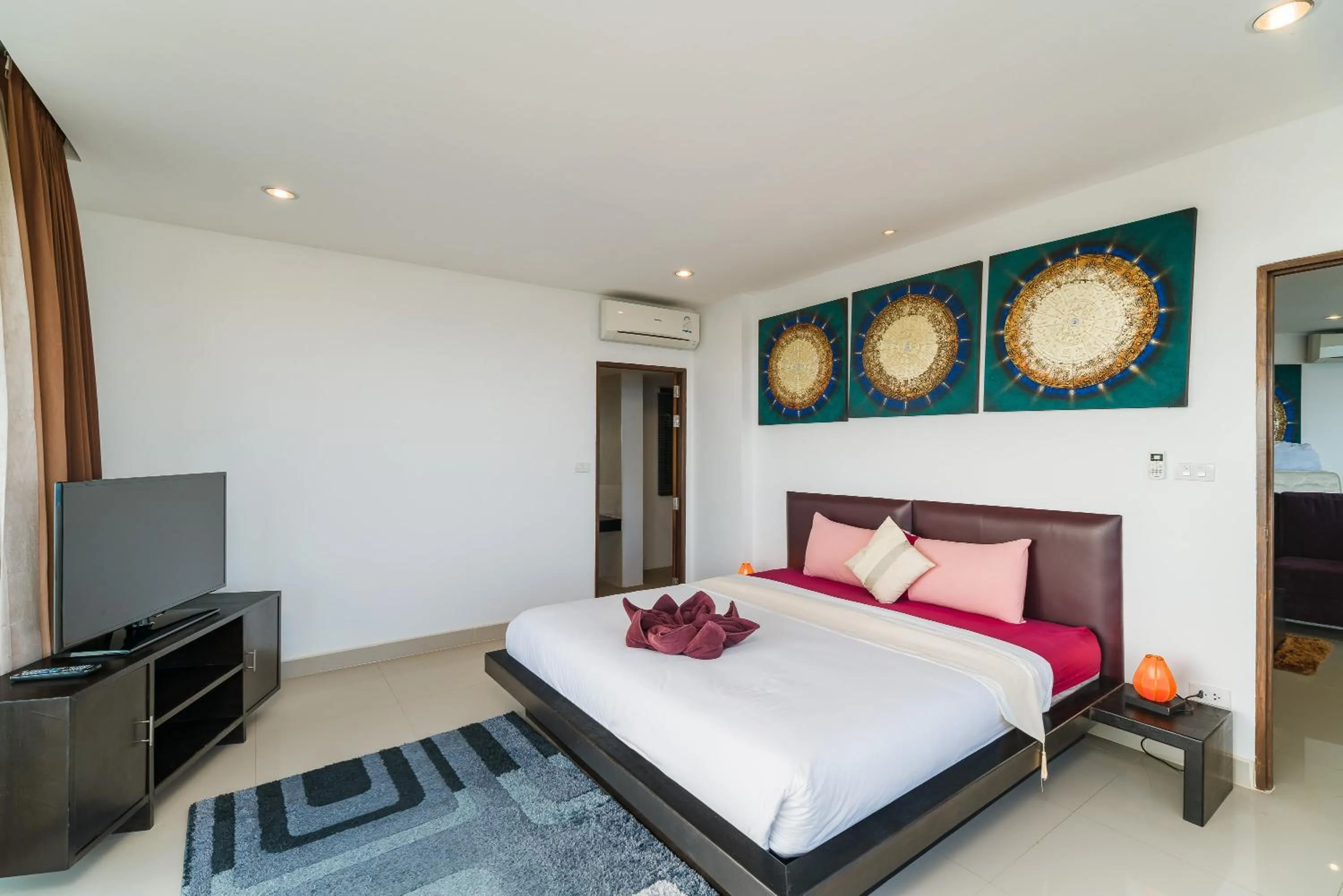 Bed in Tropical Sea View Residence