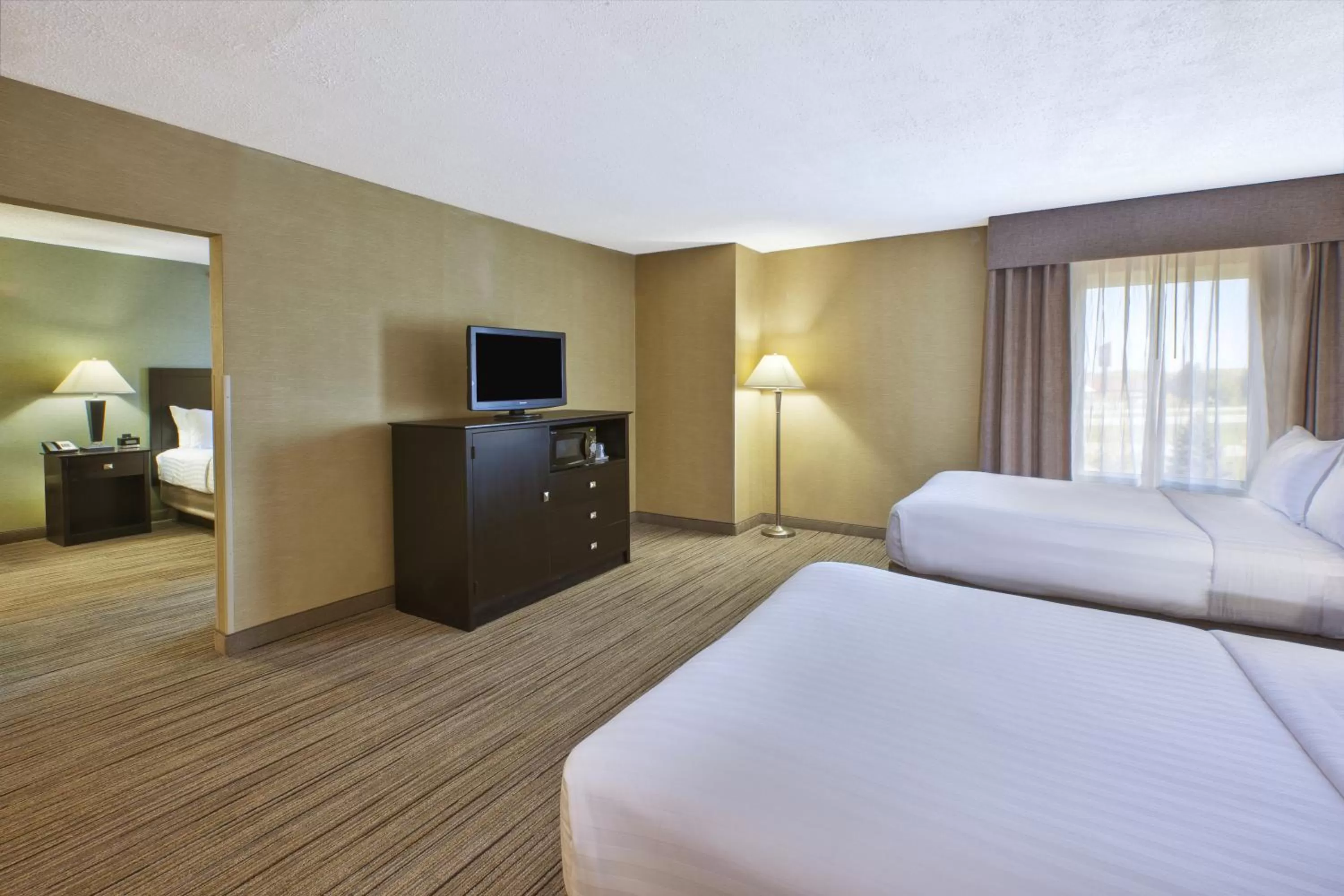 Communal lounge/ TV room, Bed in Country Inn & Suites by Radisson Benton Harbor-St Joseph MI
