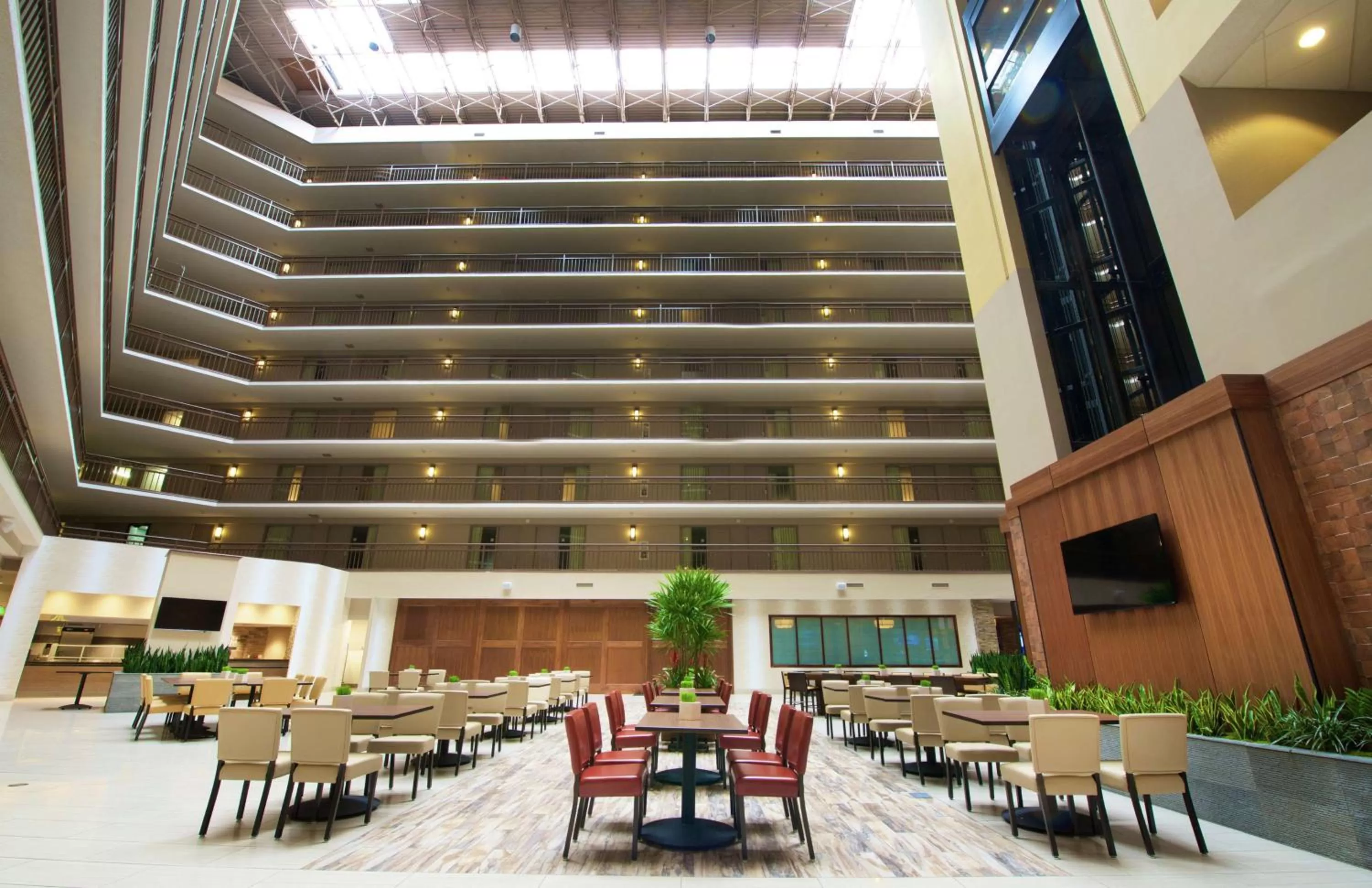 Lobby or reception in Embassy Suites by Hilton Portland Tigard