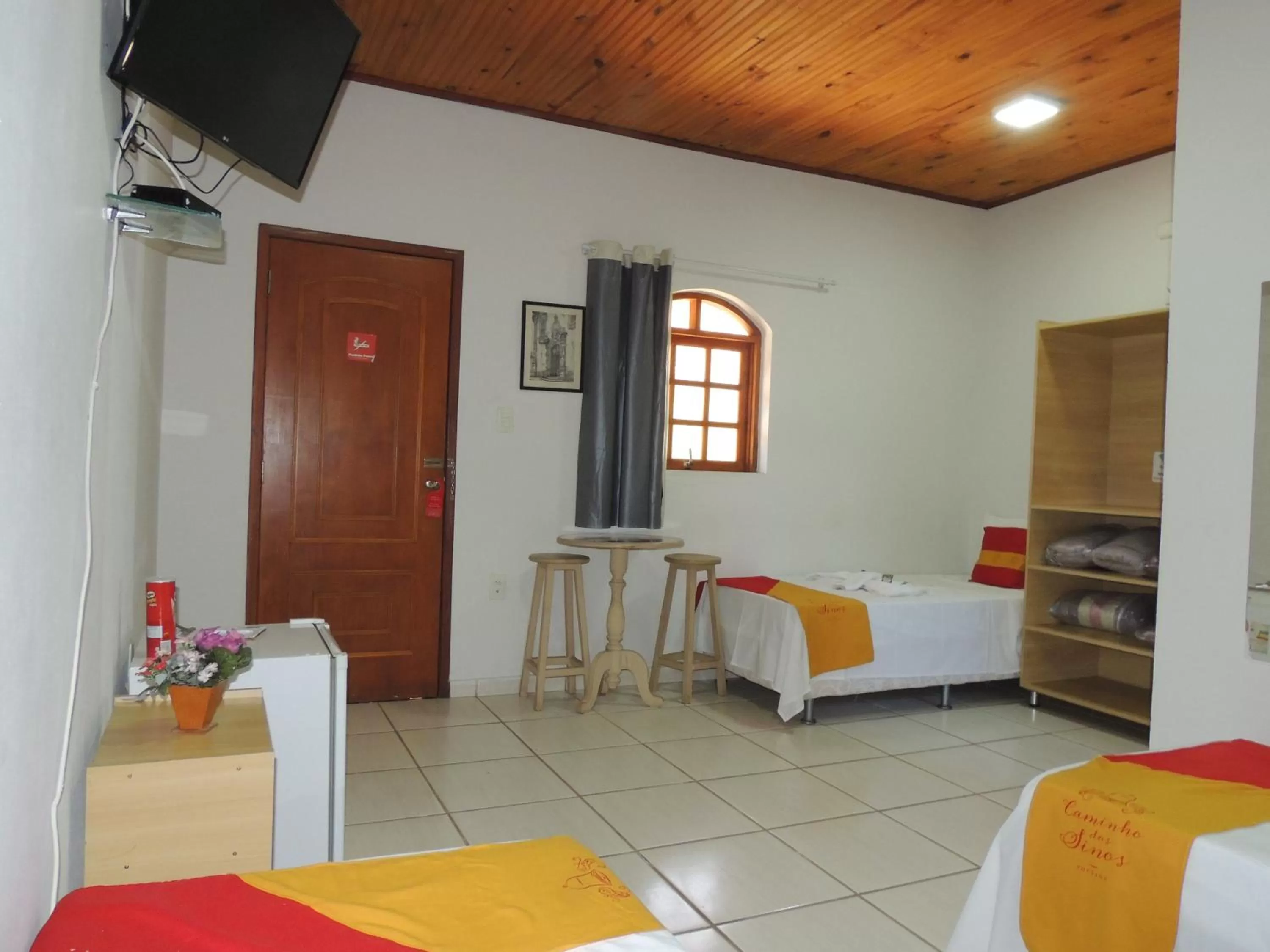 Bedroom, TV/Entertainment Center in Pousada Caminho Dos Sinos