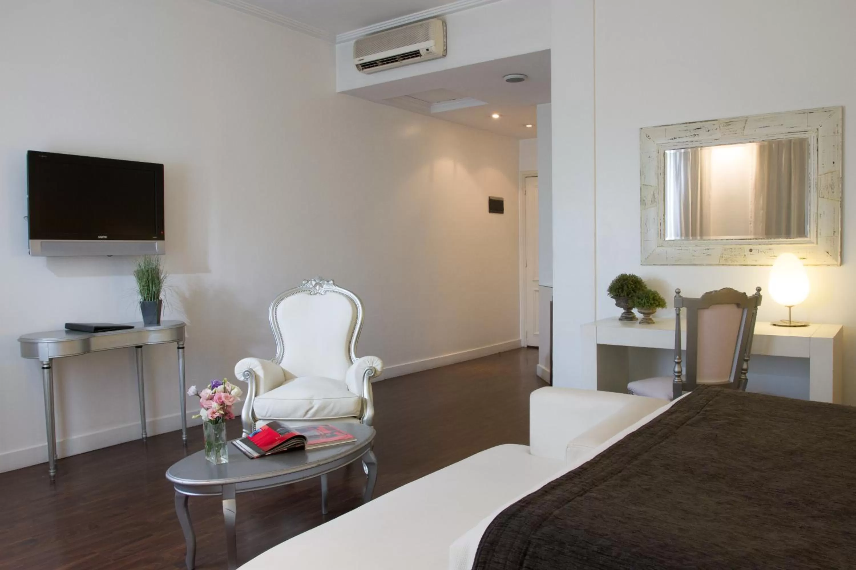 Photo of the whole room, Bed in Le Cinque Lusso Recoleta