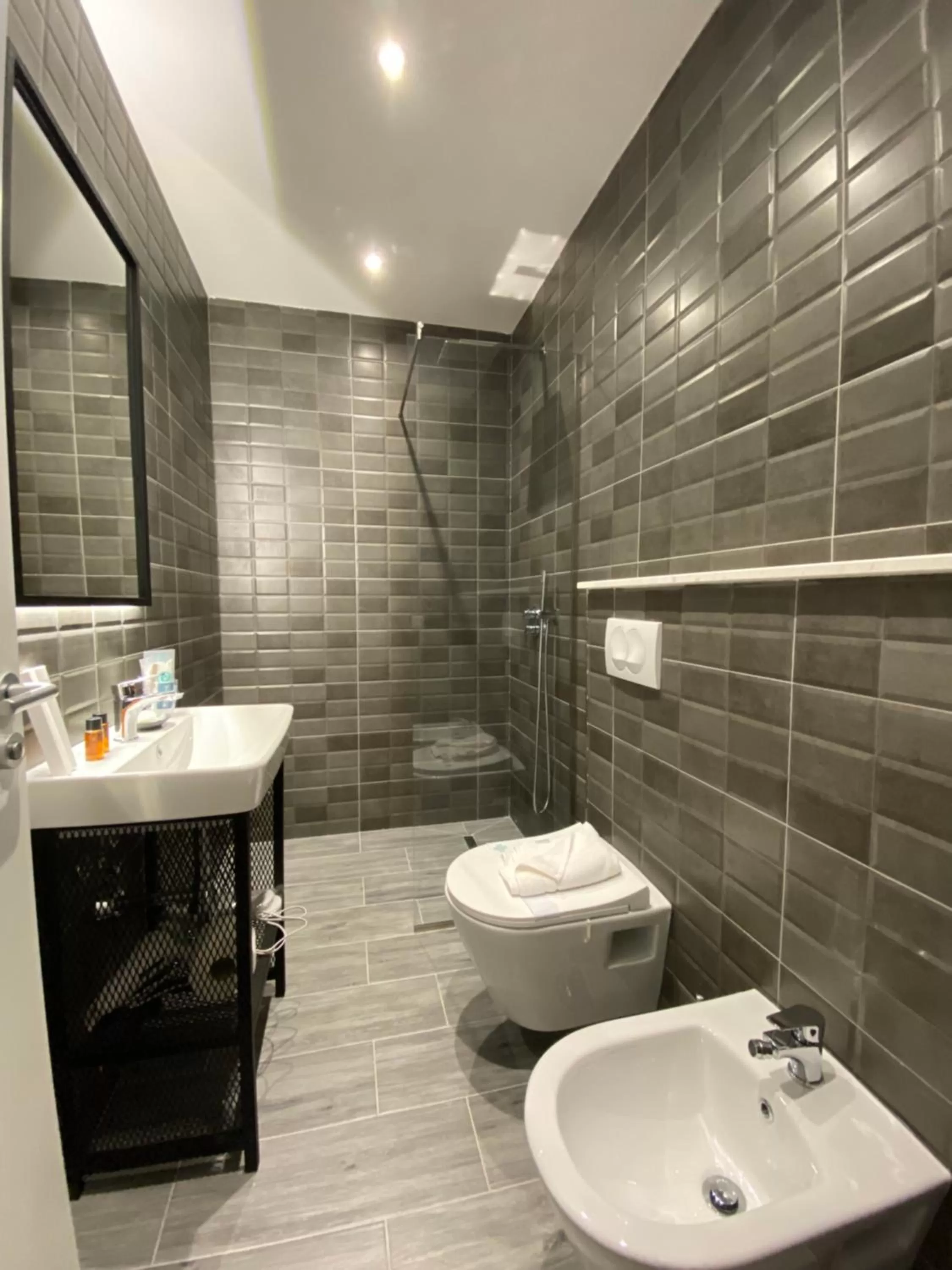 Shower in Peaky Hotel