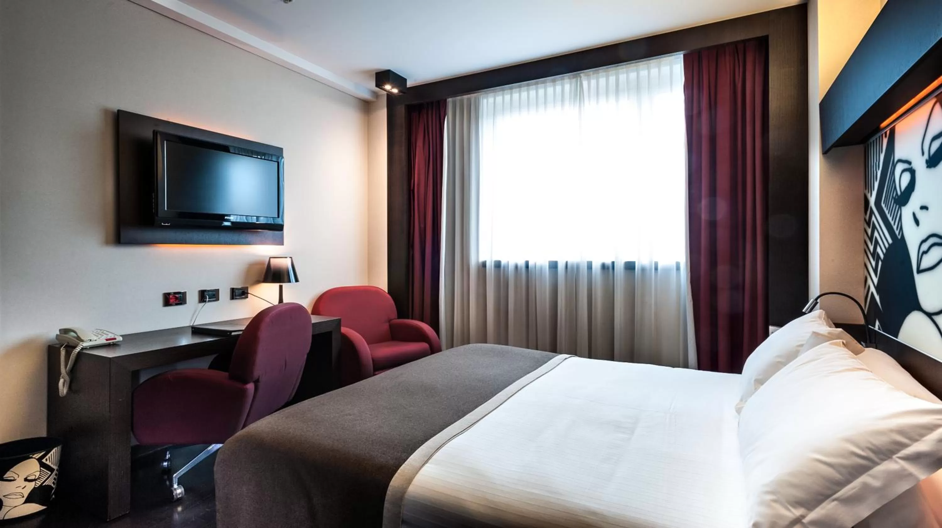 Standard Queen Room - Smoking in Crowne Plaza Milan City by IHG