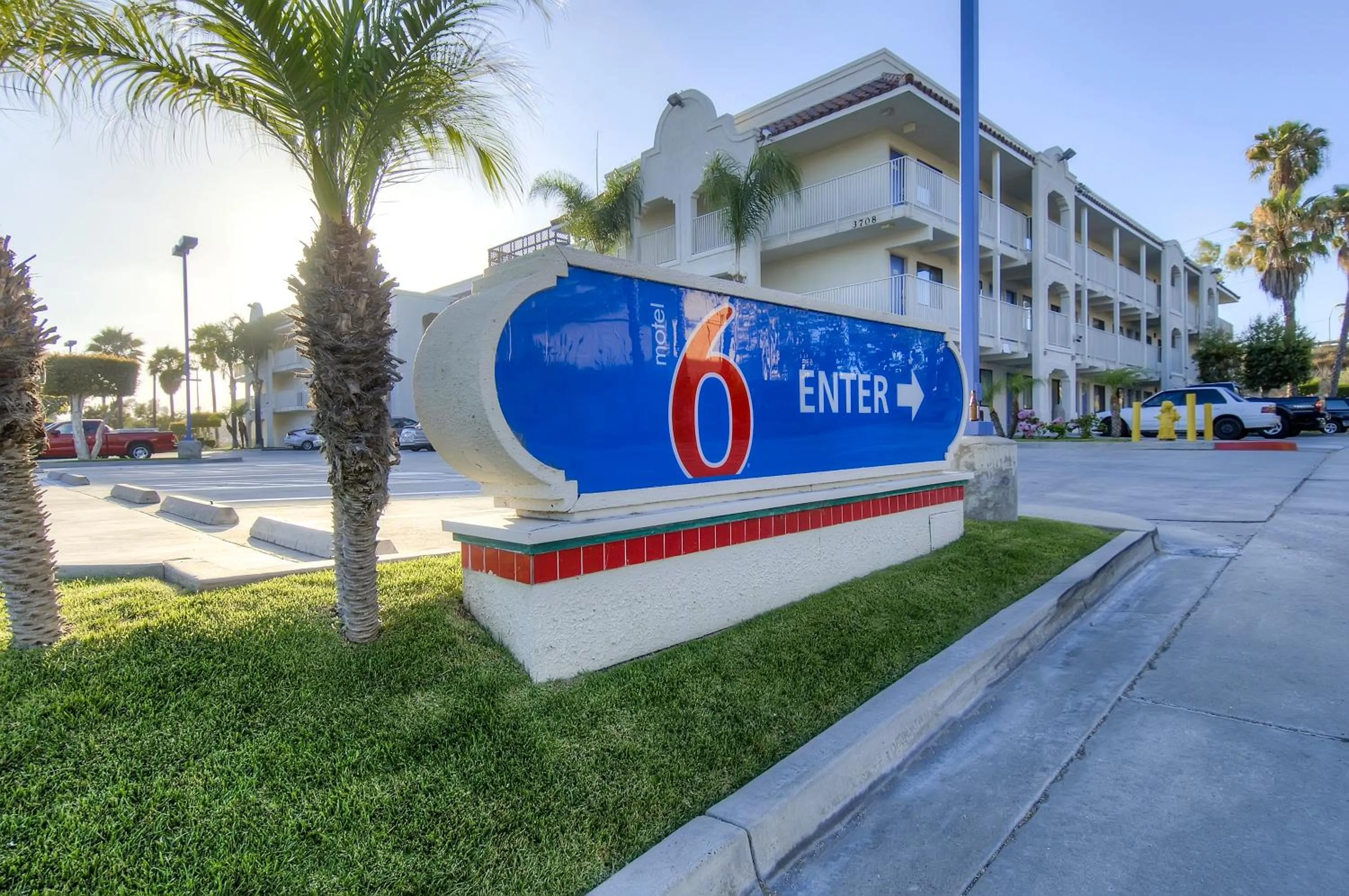 Facade/entrance in Motel 6-Oceanside, CA