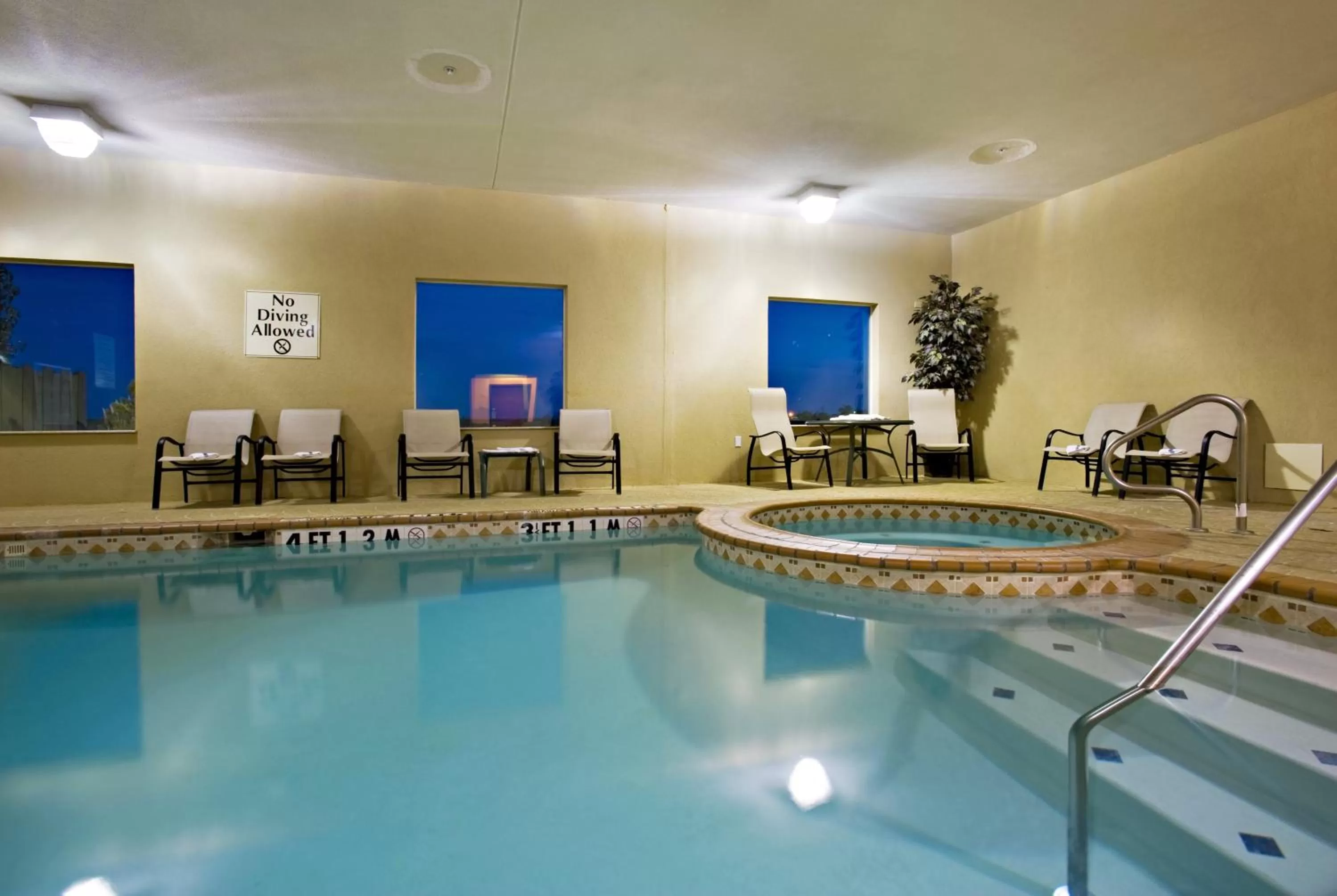 Swimming pool in Holiday Inn Express Sweetwater by IHG