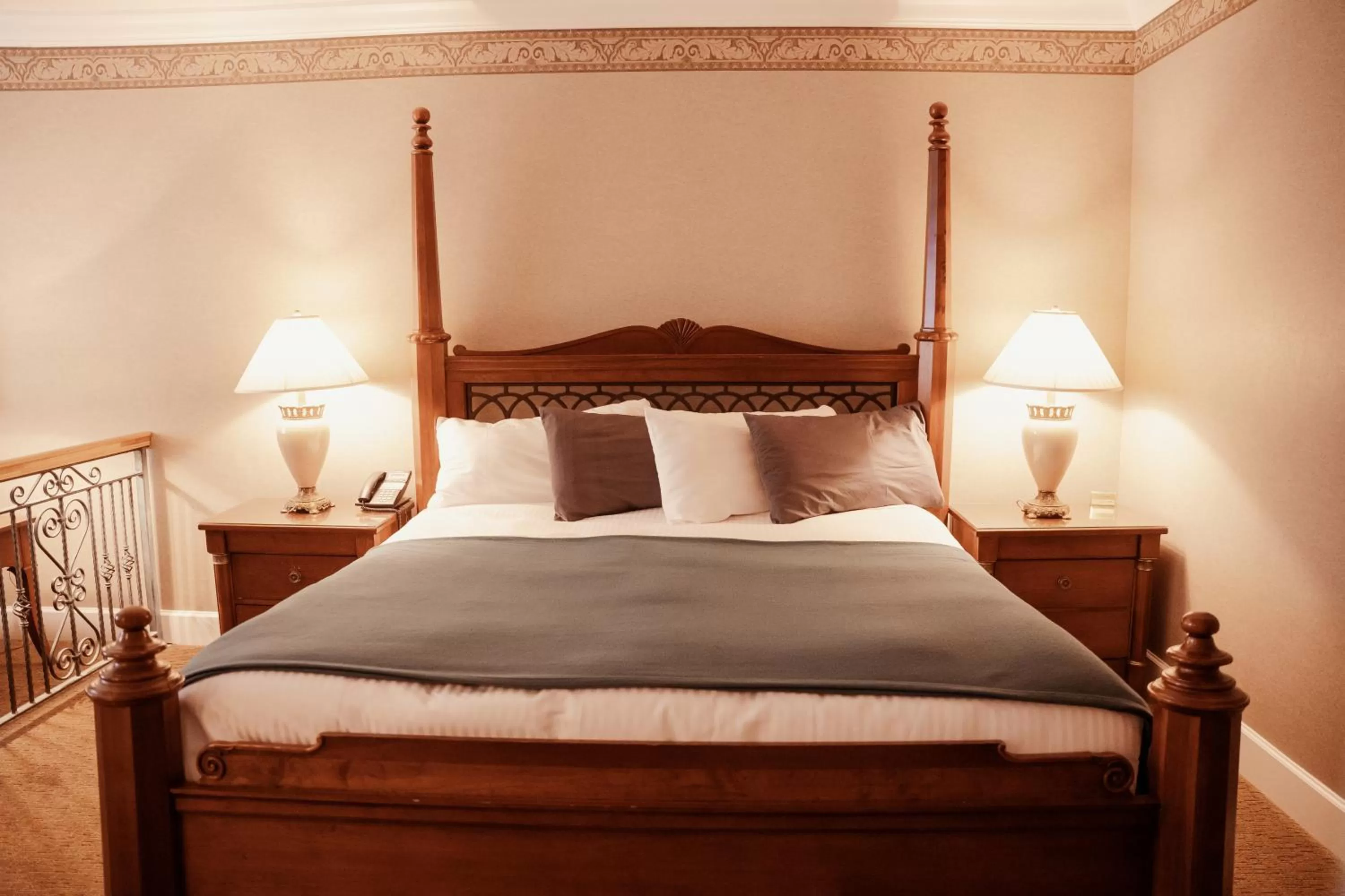 Bed in Phoenix Inn Resort