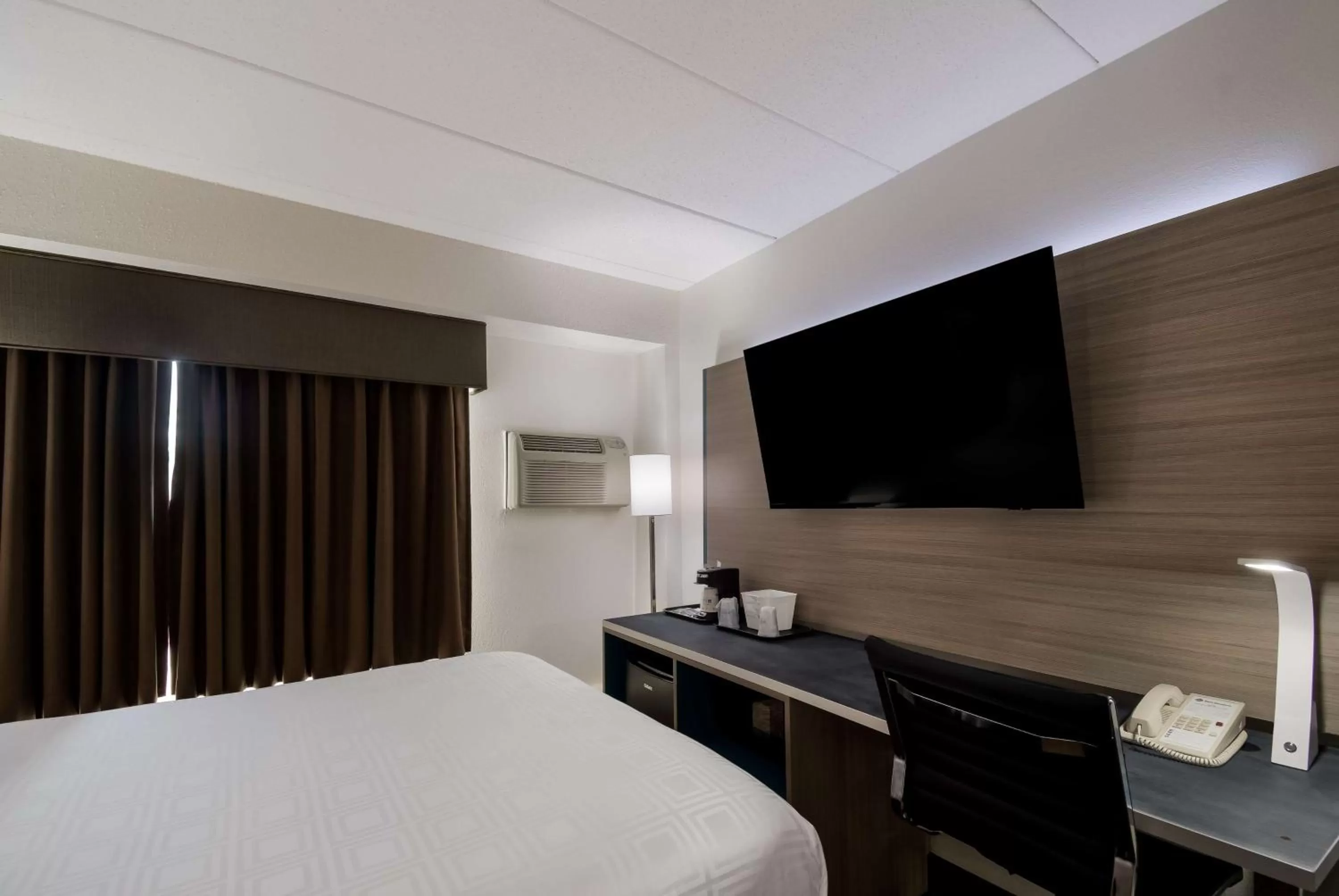 Bedroom, Bed in Best Western Bemidji