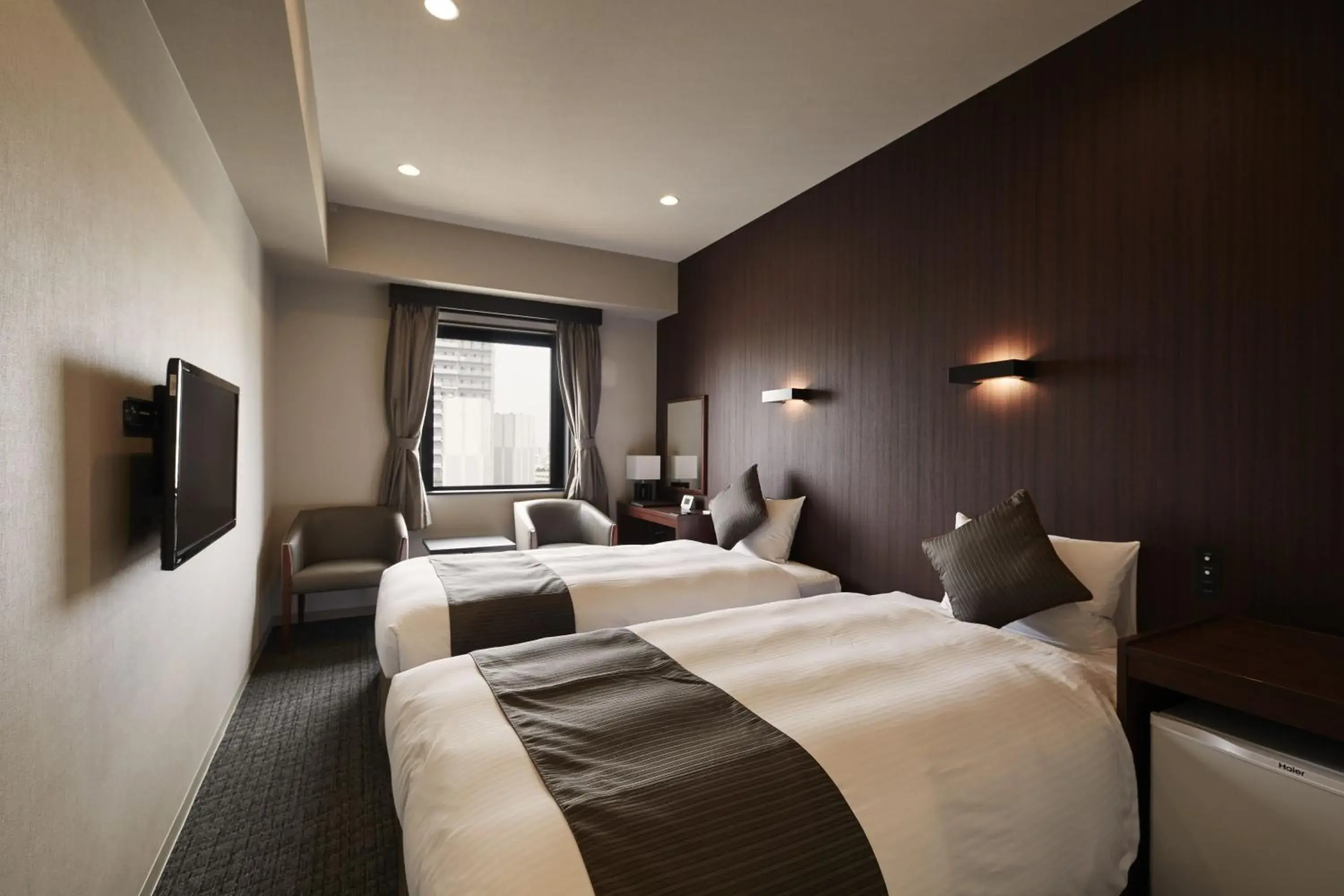 Standard Twin Room - single occupancy - Annex - Non-Smoking with 3000yen per person Meal Ticket at Local Restaurant in Hotel Azat Naha Standard Twin Room - single occupancy - Annex - Non-Smoking with 3000yen per person Meal Ticket at Local Restaurant in Hotel Azat Naha