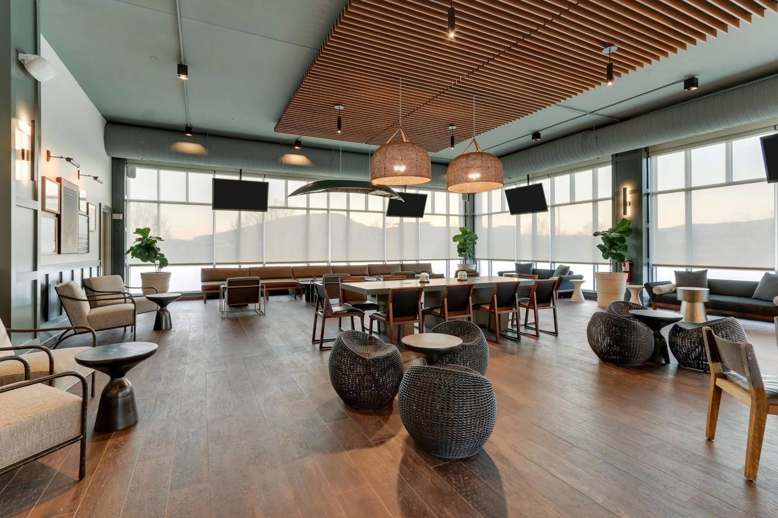 Lounge or bar in The Chattanoogan Hotel, Curio Collection By Hilton