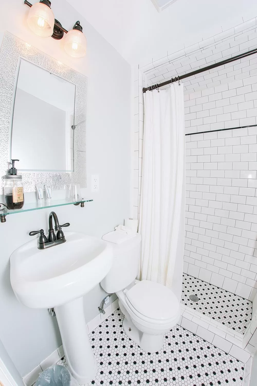 Shower in Inn on the Riverwalk