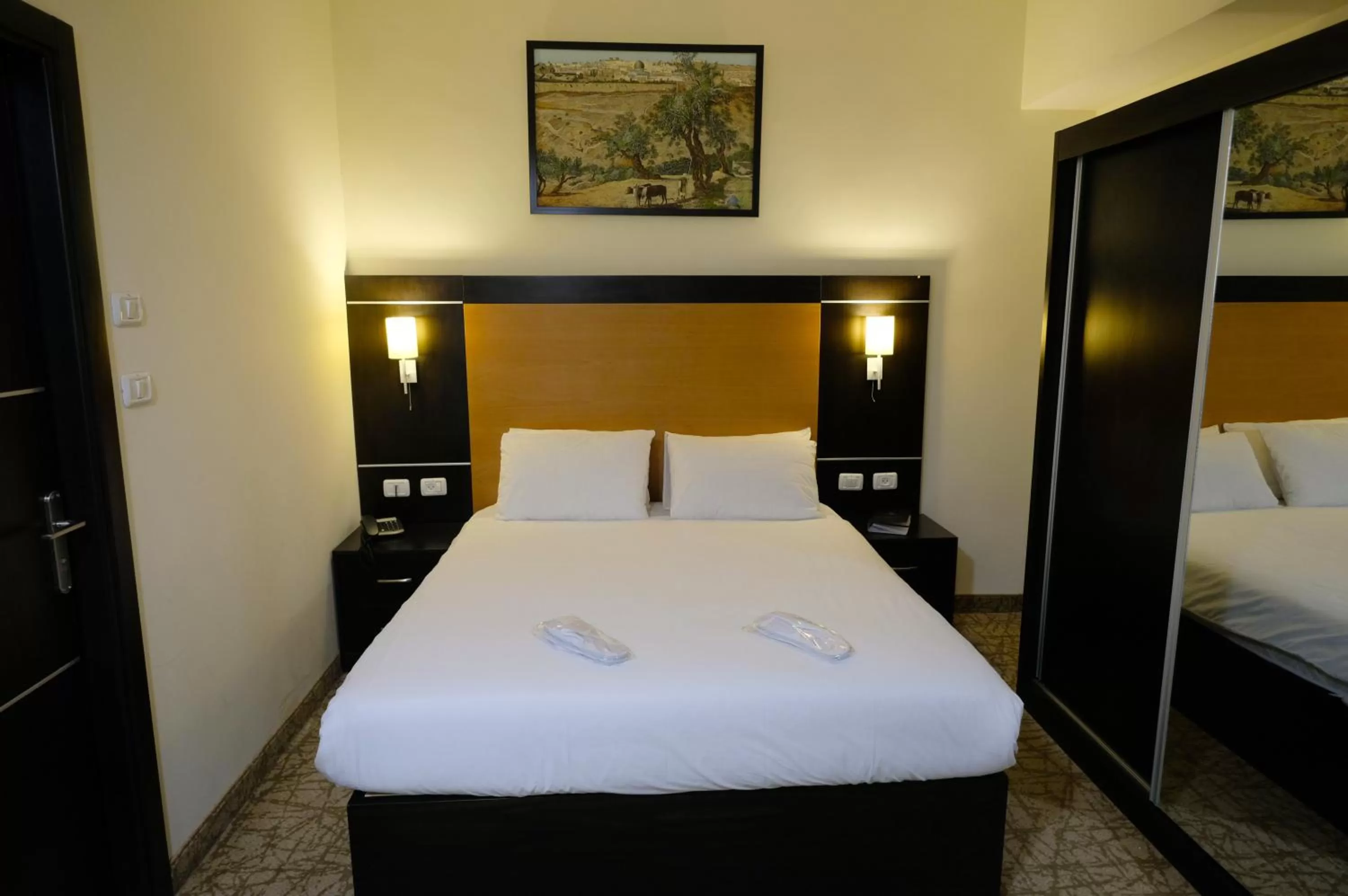 Bedroom, Bed in New Capitol Hotel - Jerusalem