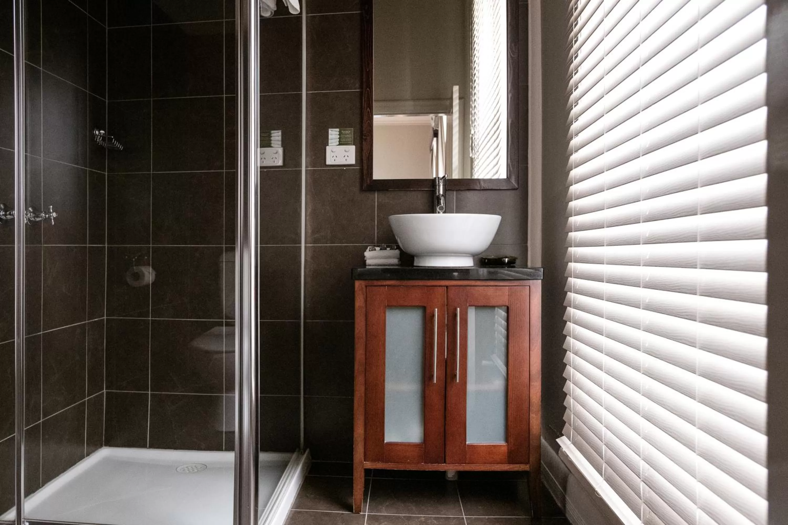 Bathroom in Oscars Hotel and Cafe Bar