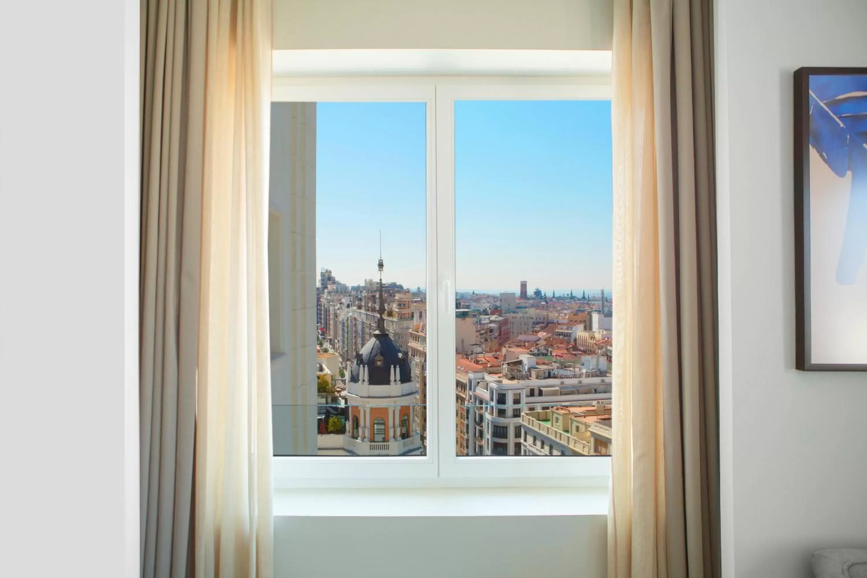 Deluxe King Room with View in Riu Plaza España Deluxe King Room with View in Riu Plaza España