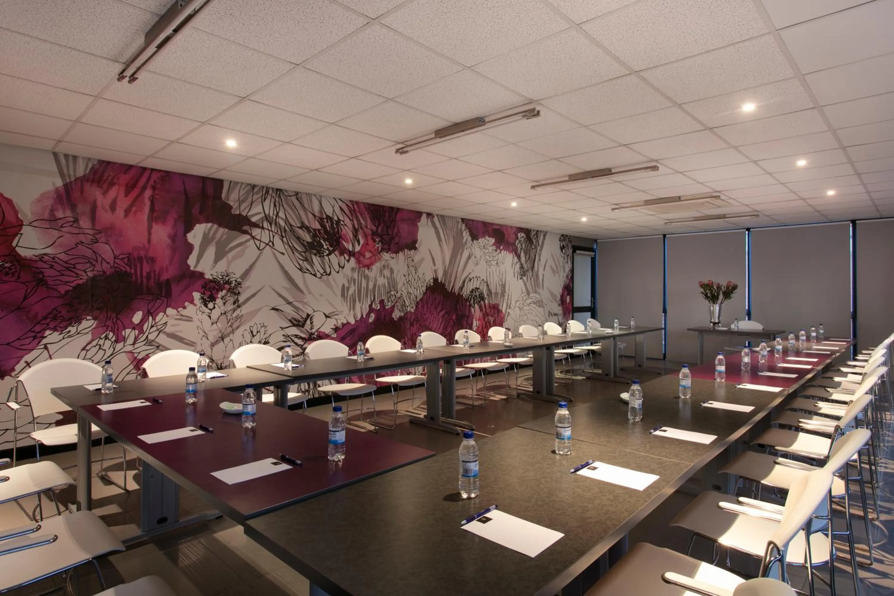 Business facilities in Absolute Farenden Apartments