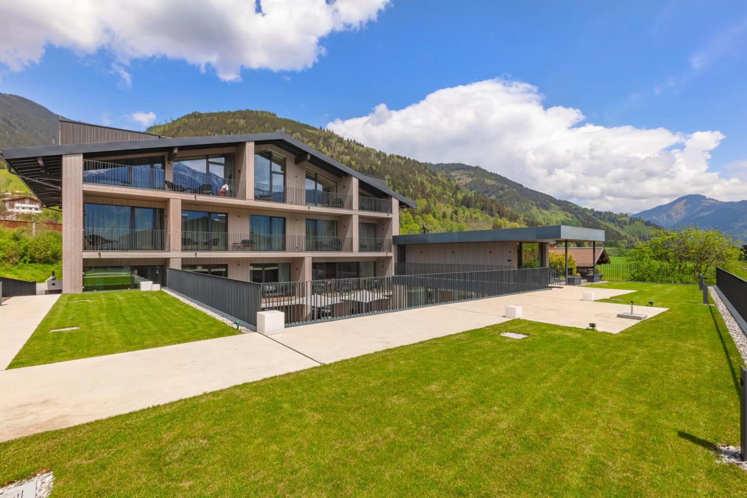 Garden in Emma Deluxe Aparthotel direkt beim Skibus