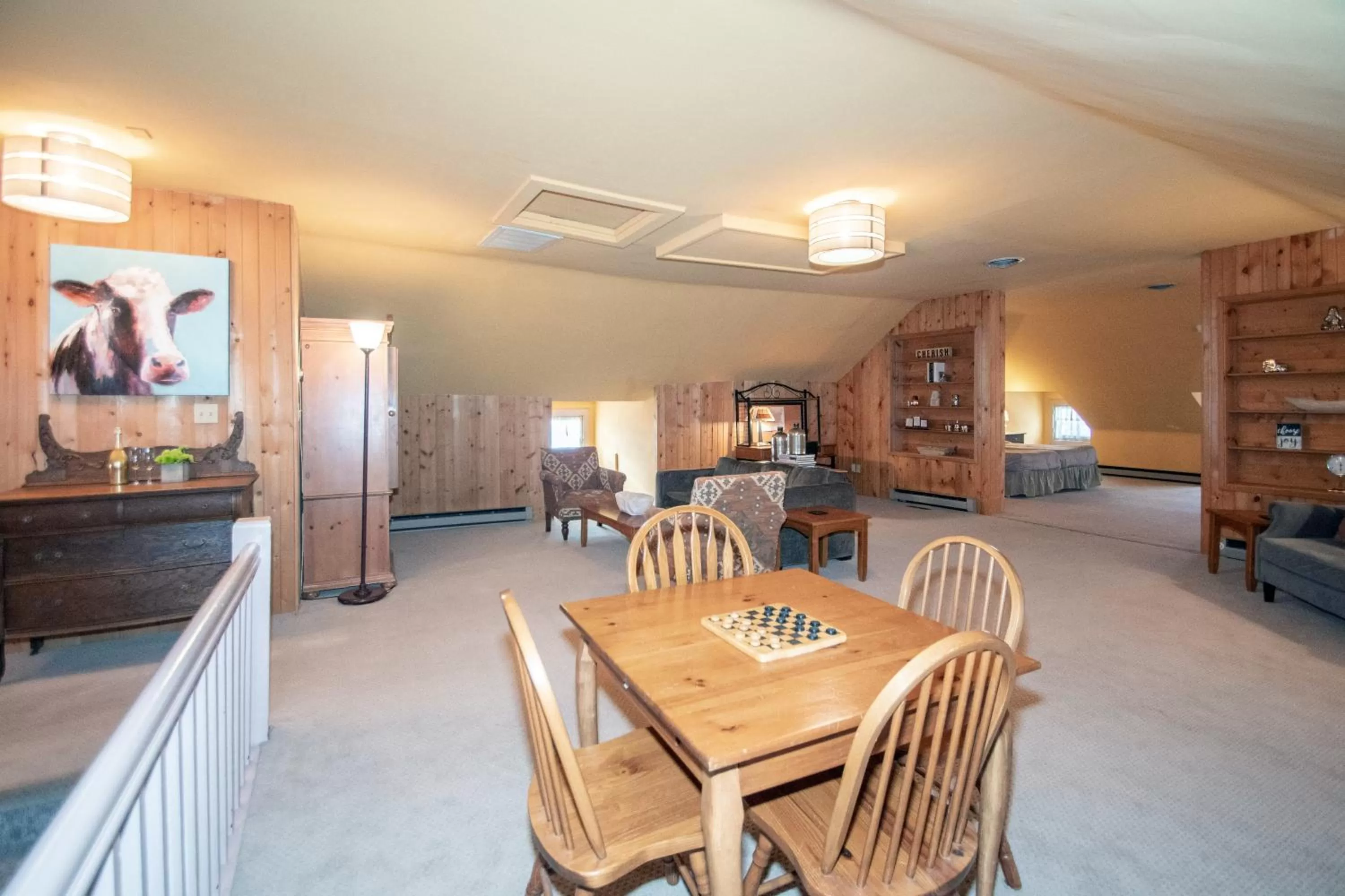 Photo of the whole room in Looking Glass Inn