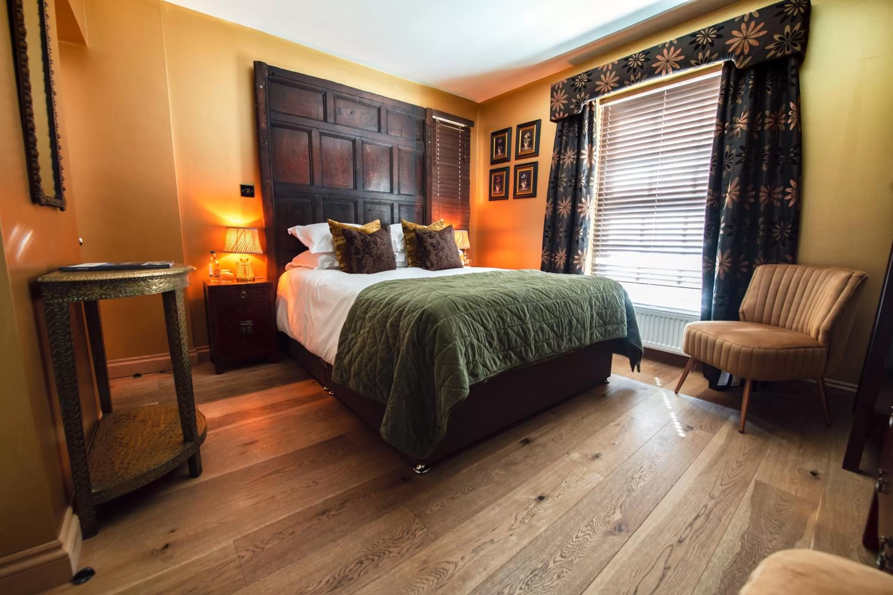 Double Room with Private Bathroom in RHUBARB at Drapers Hall