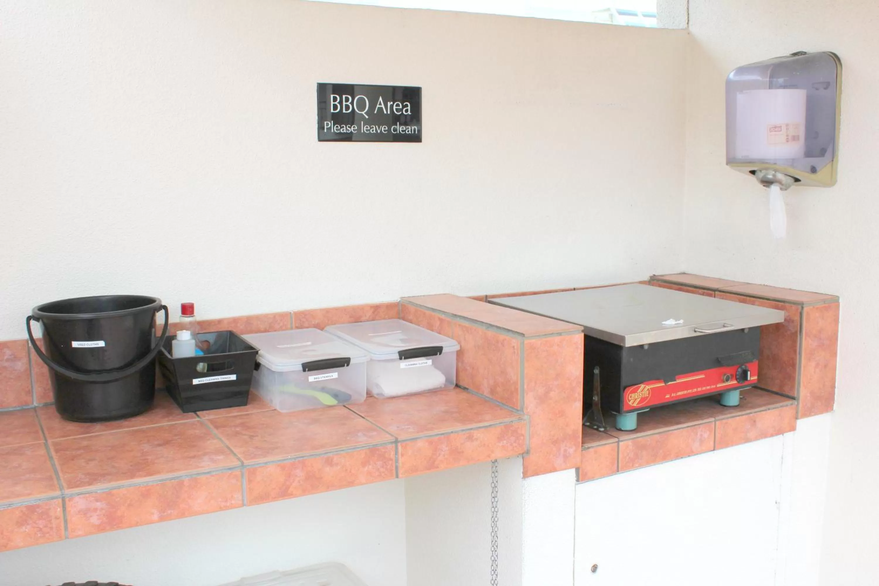 BBQ facilities in Palms Motel