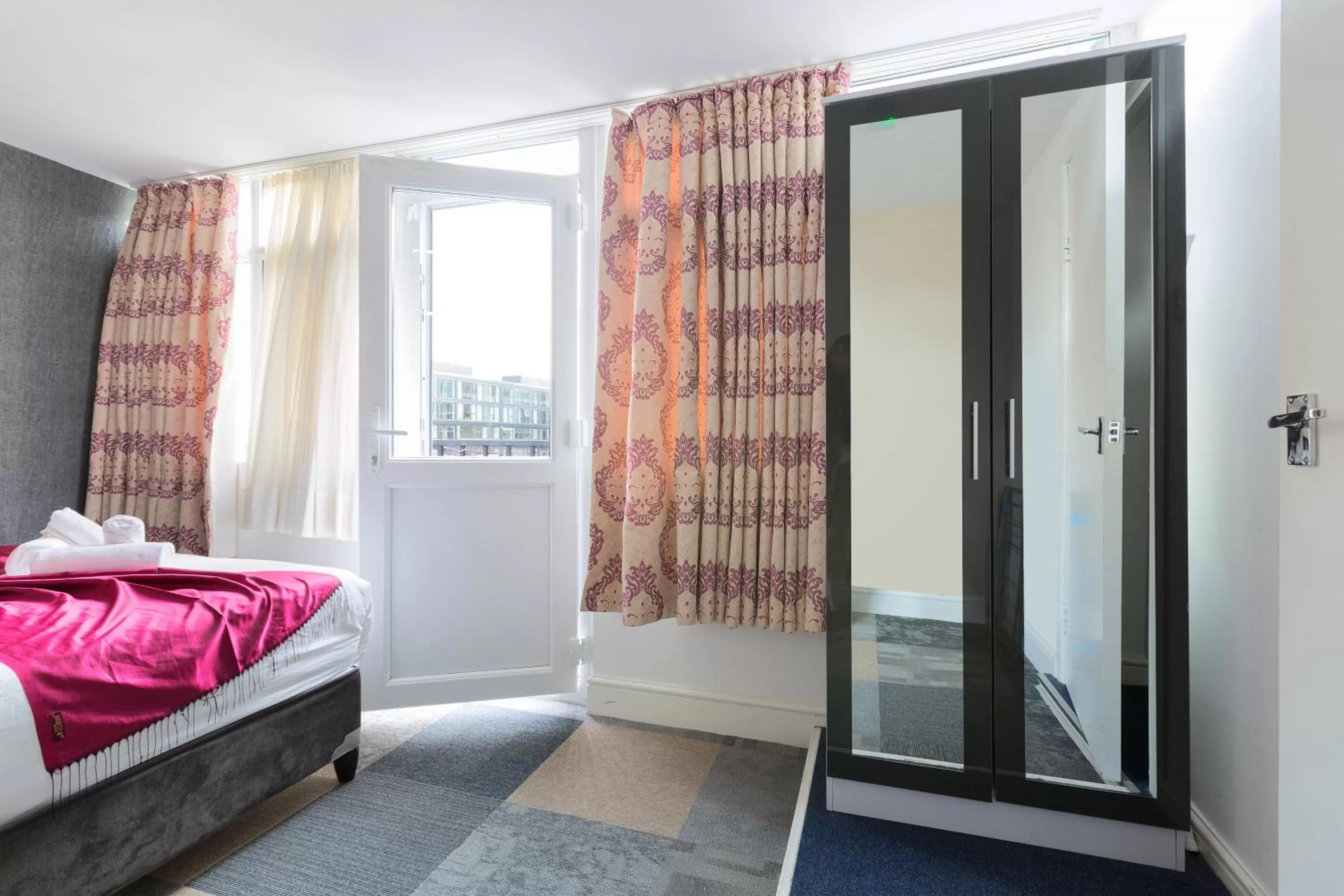 View (from property/room), Bed in Central Hoxton Shoreditch