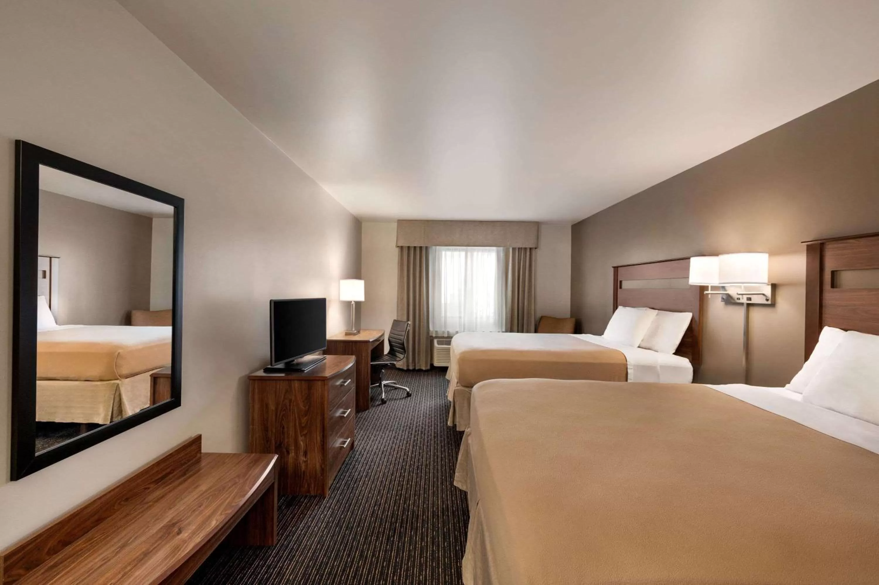 Photo of the whole room, Bed in Baymont by Wyndham Buffalo