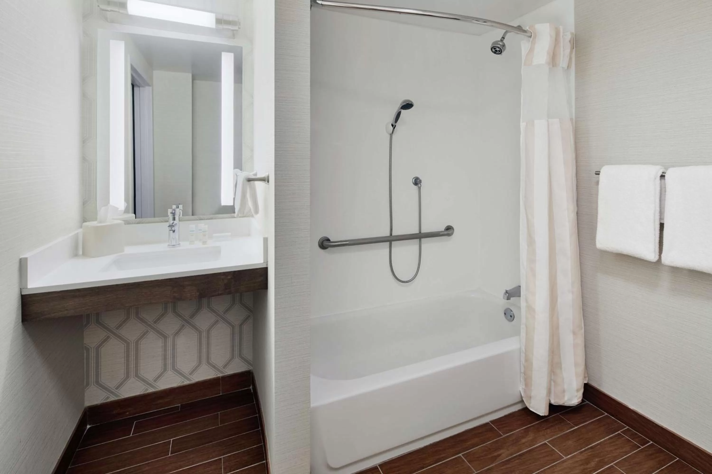 Bathroom in Hilton Garden Inn Allentown West