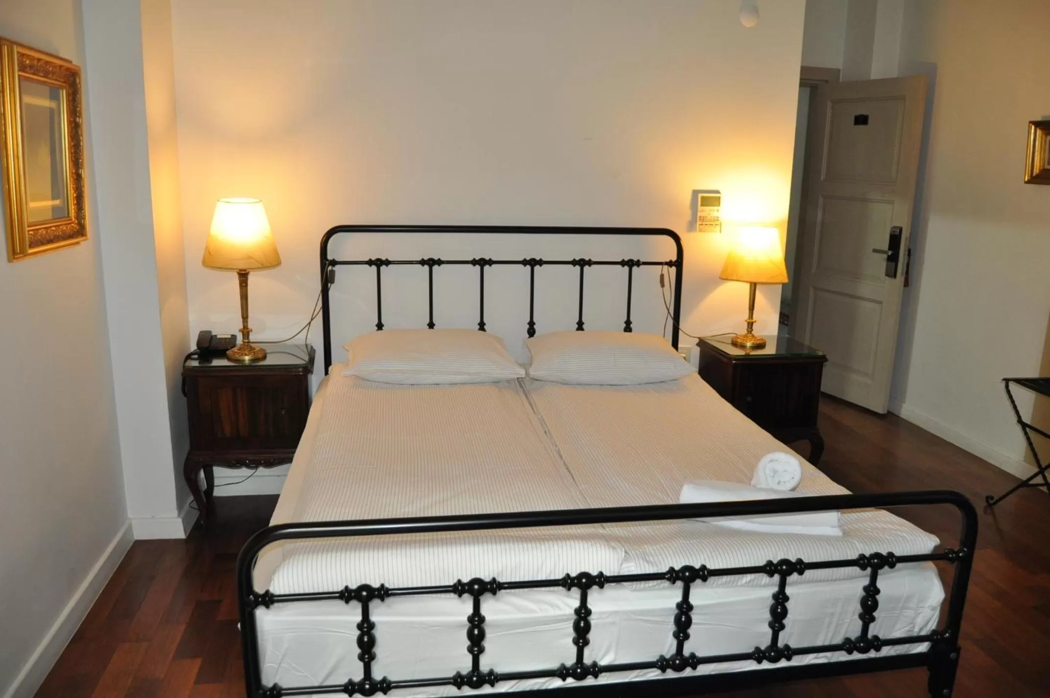 Bedroom, Bed in Villa Pera Suite Hotel