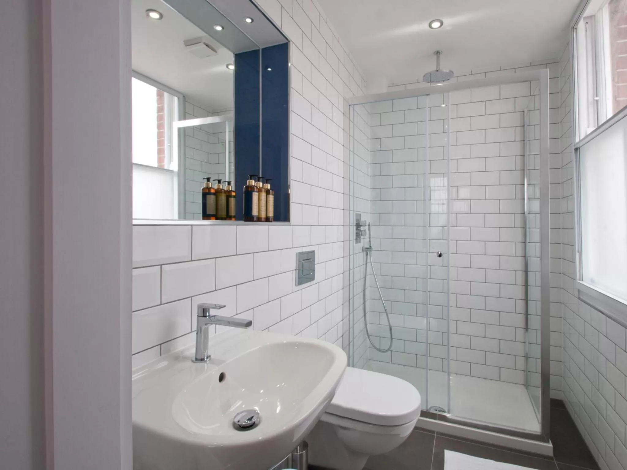 Bathroom in W12 Rooms