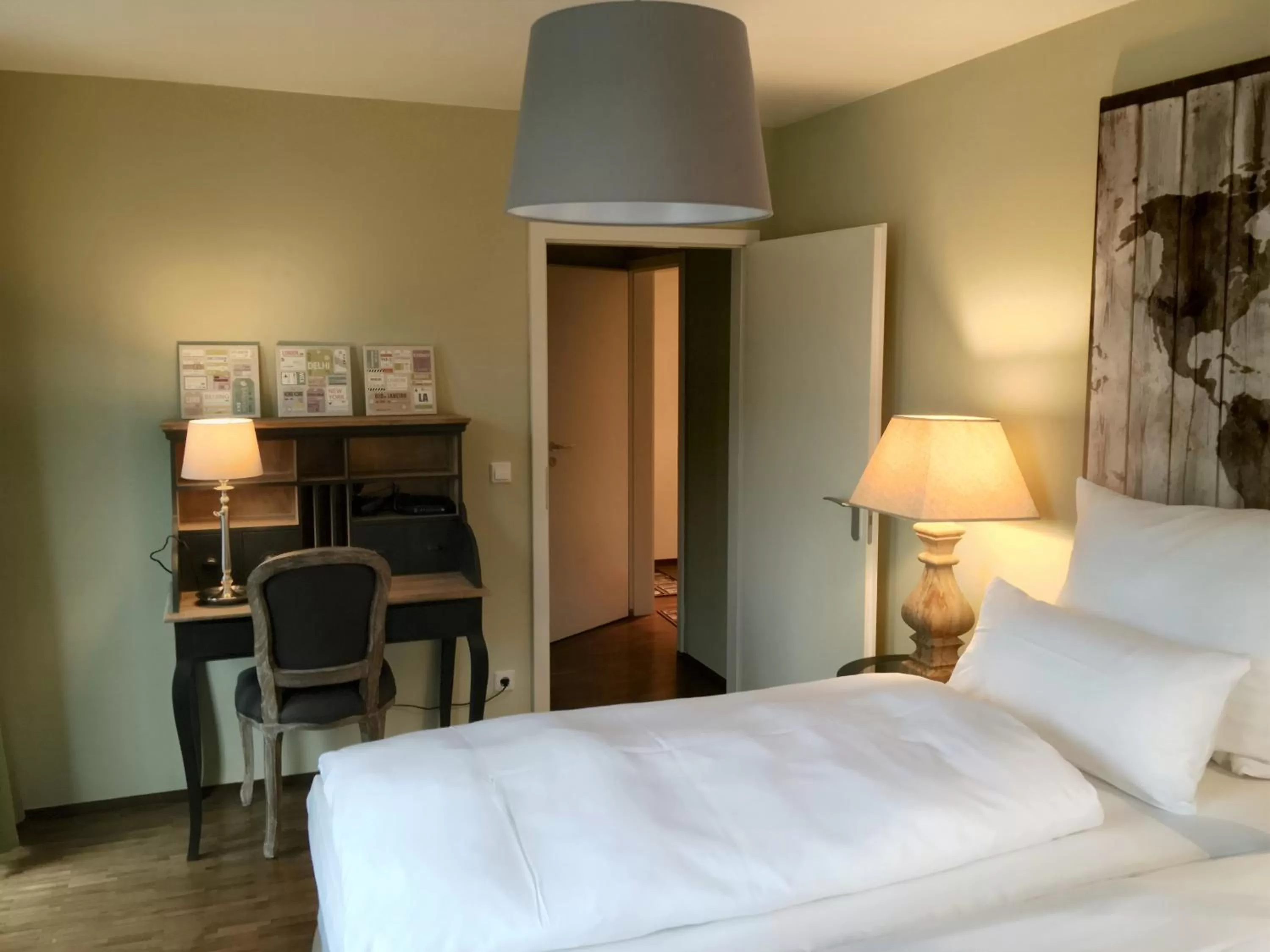 Photo of the whole room, Bed in Hotel Zur Alten Brücke