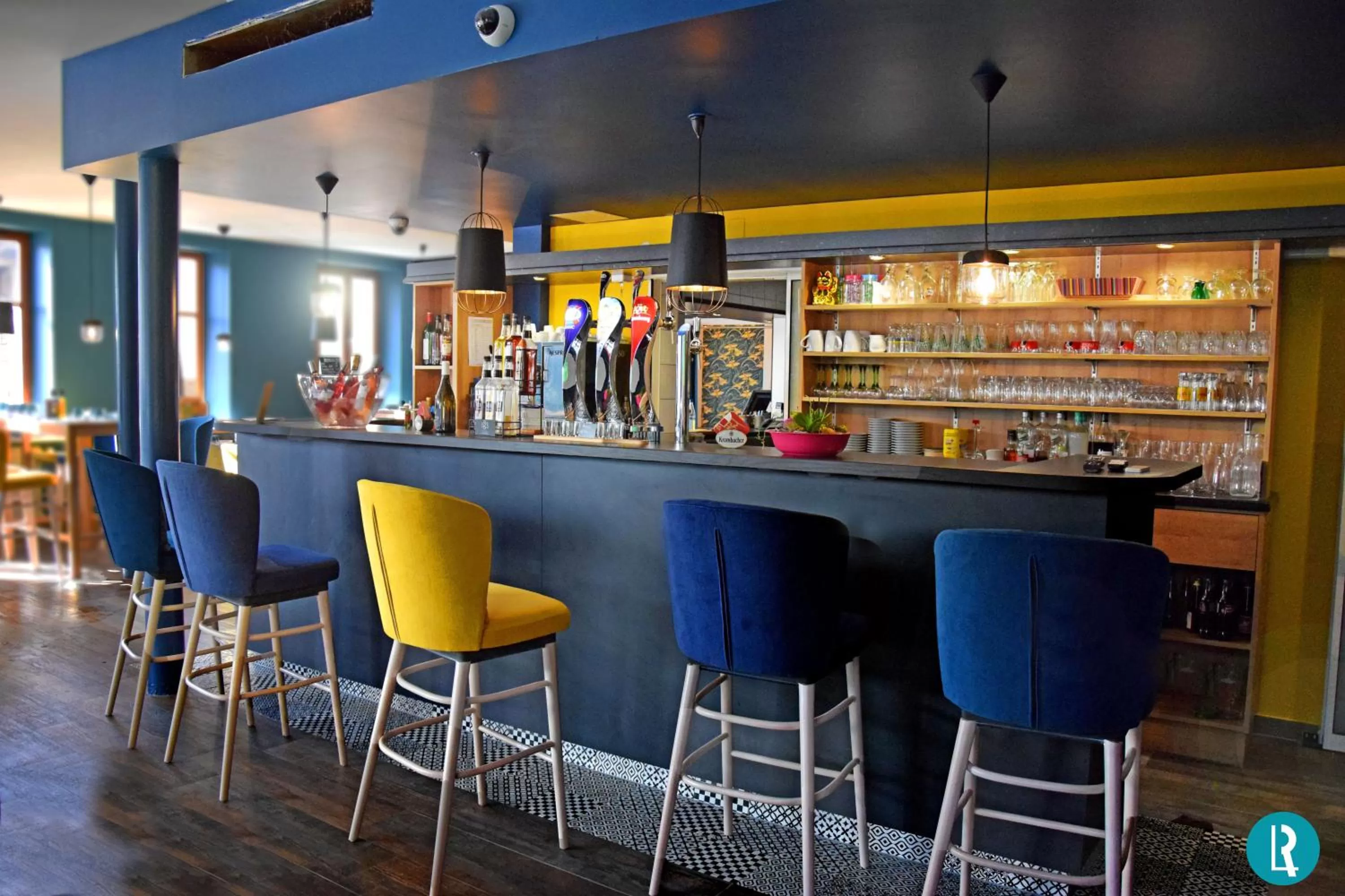 Lounge or bar in L'Hôtel des Bords de L'ill