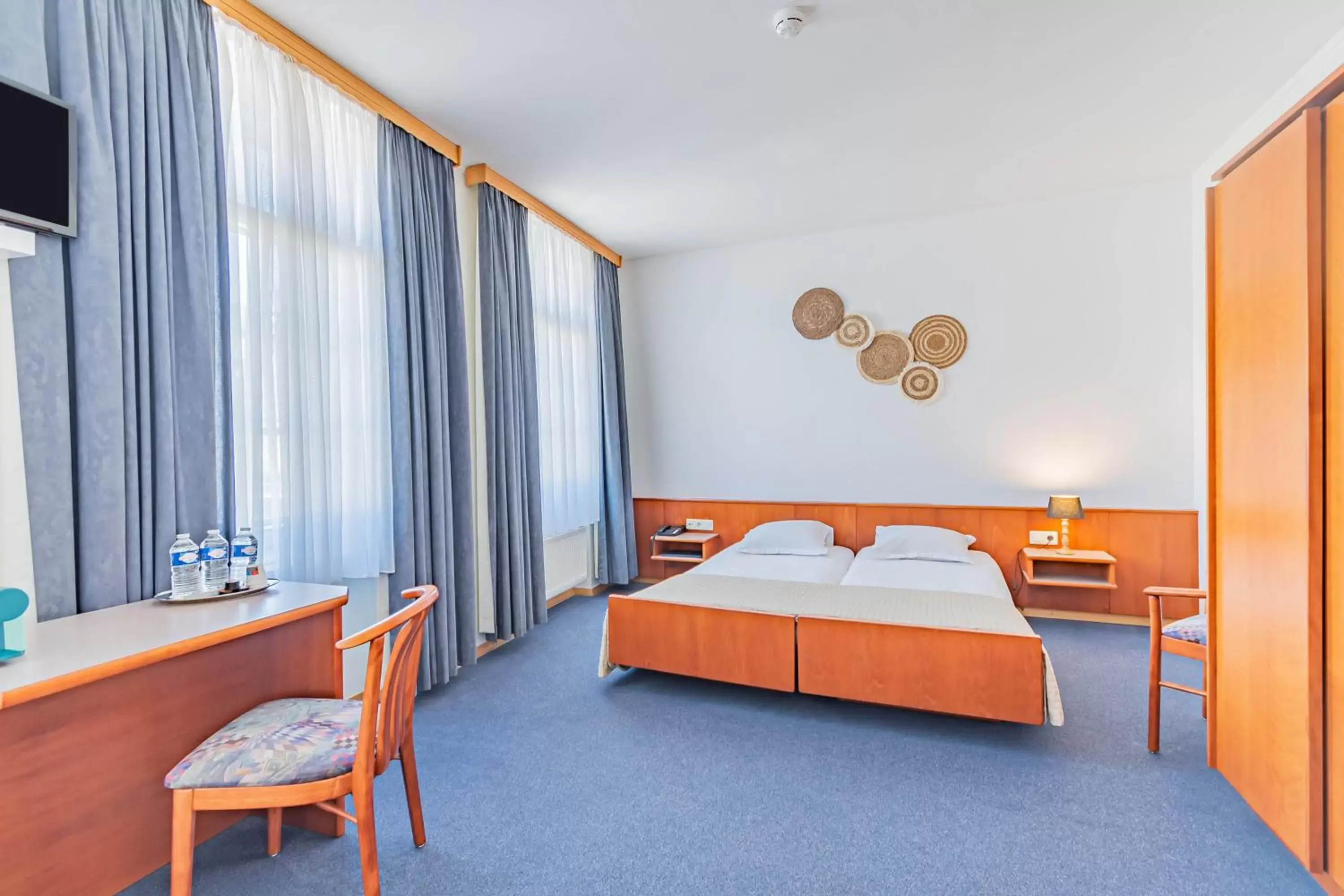 Superior Triple Room in Hôtel Le Petit Poète Superior Triple Room in Hôtel Le Petit Poète