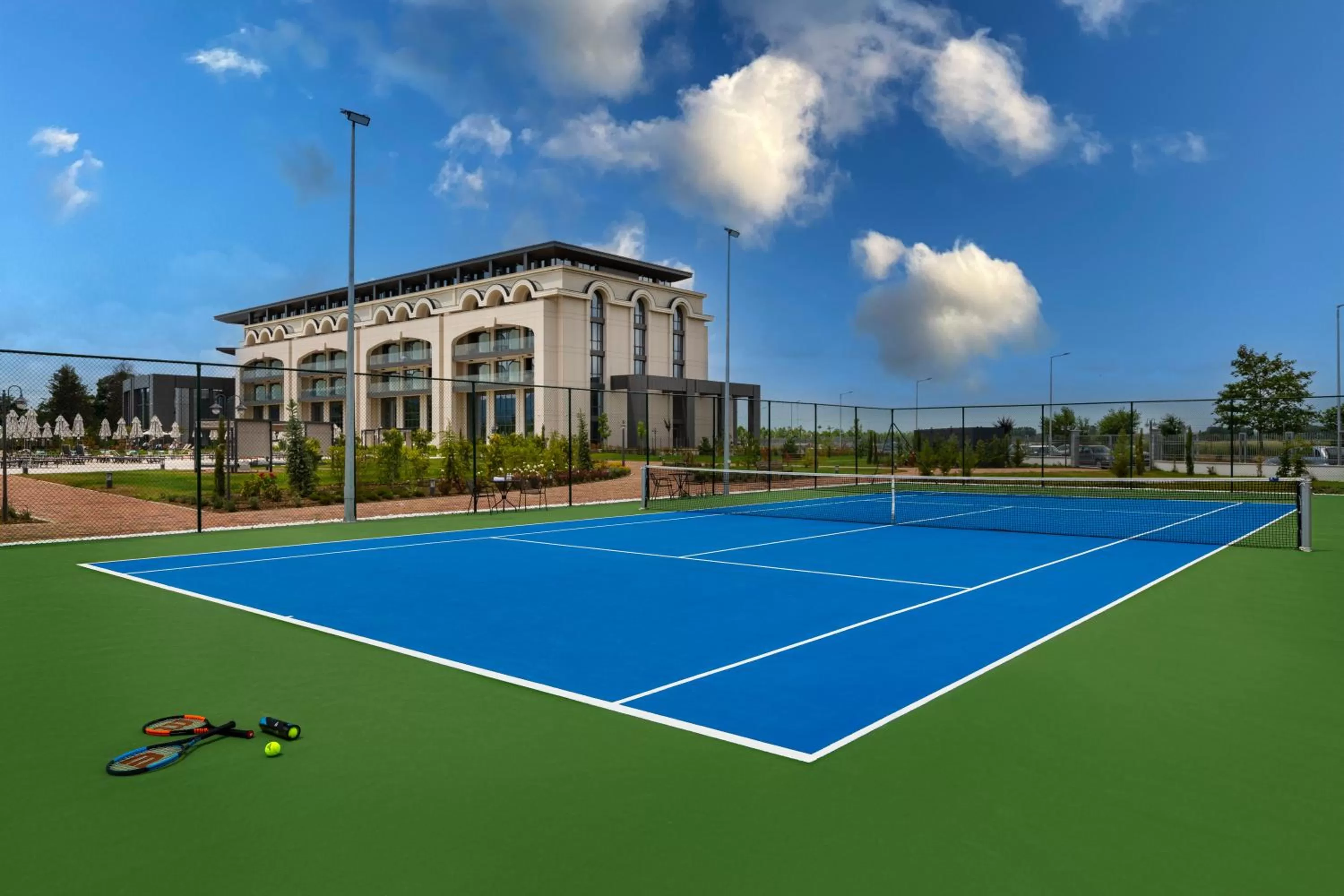 Tennis court in Kings' Valley Medical & Spa Hotel