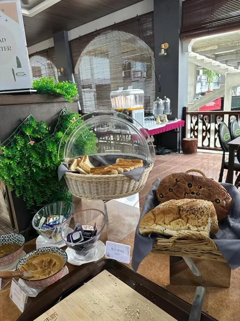 Restaurant/places to eat in Malibest Resort