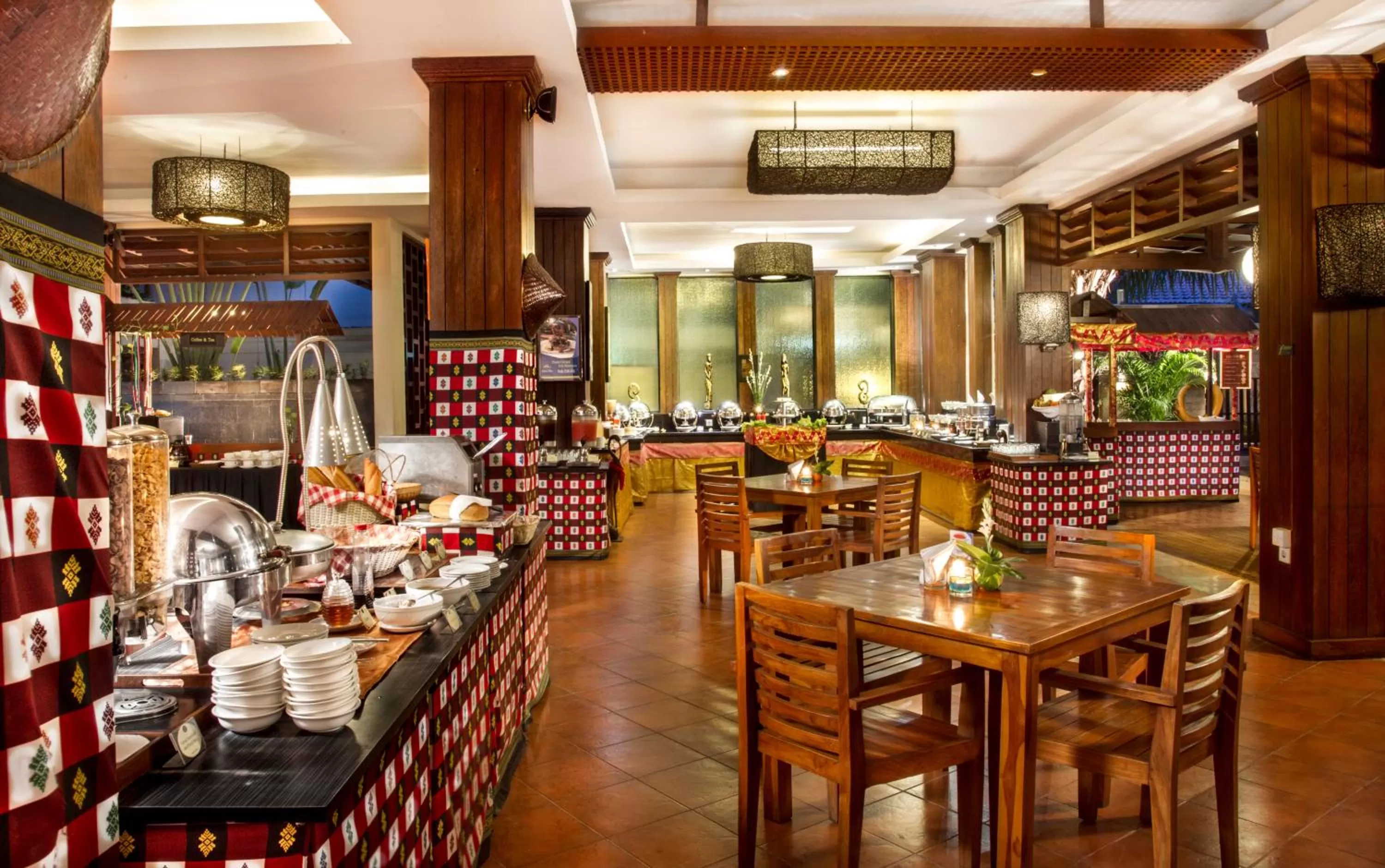 Restaurant/places to eat in Best Western Kuta Villa