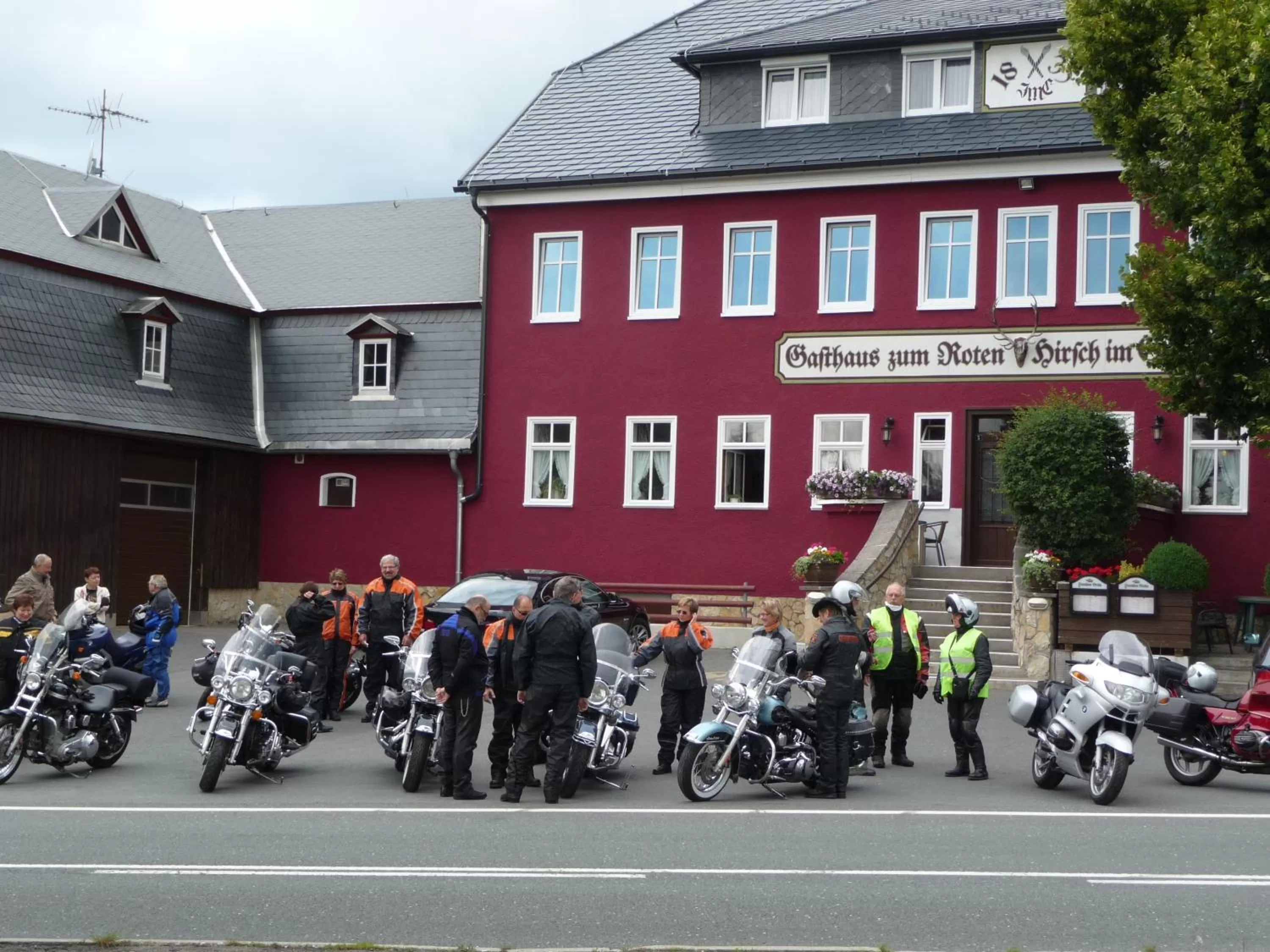 Facade/entrance, Property Building in Zum Roten Hirsch im Grünen Wald