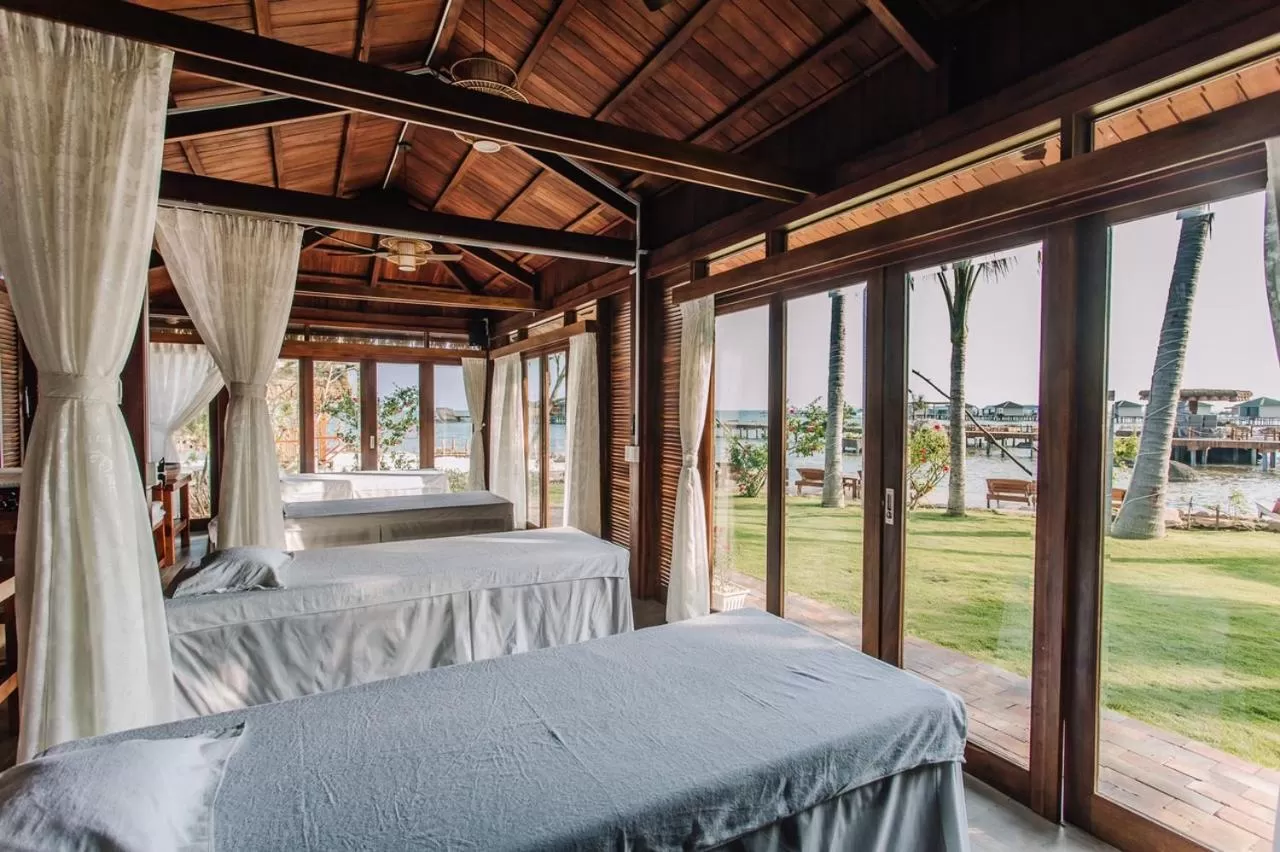 Property building, Bed in Rocks Beach Boutique
