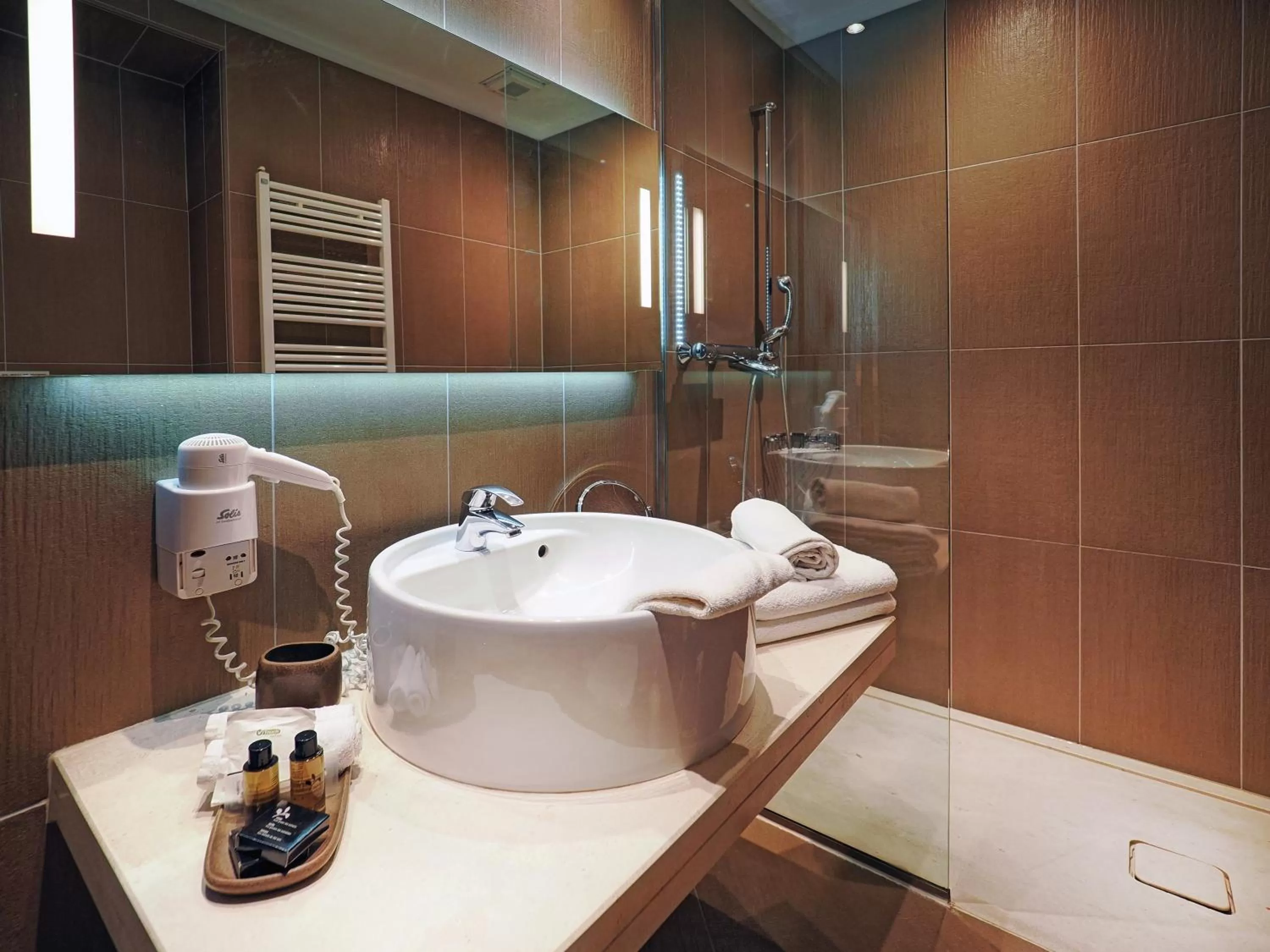 Shower, Bathroom in Ristorante Charme Hotel Tre Terre