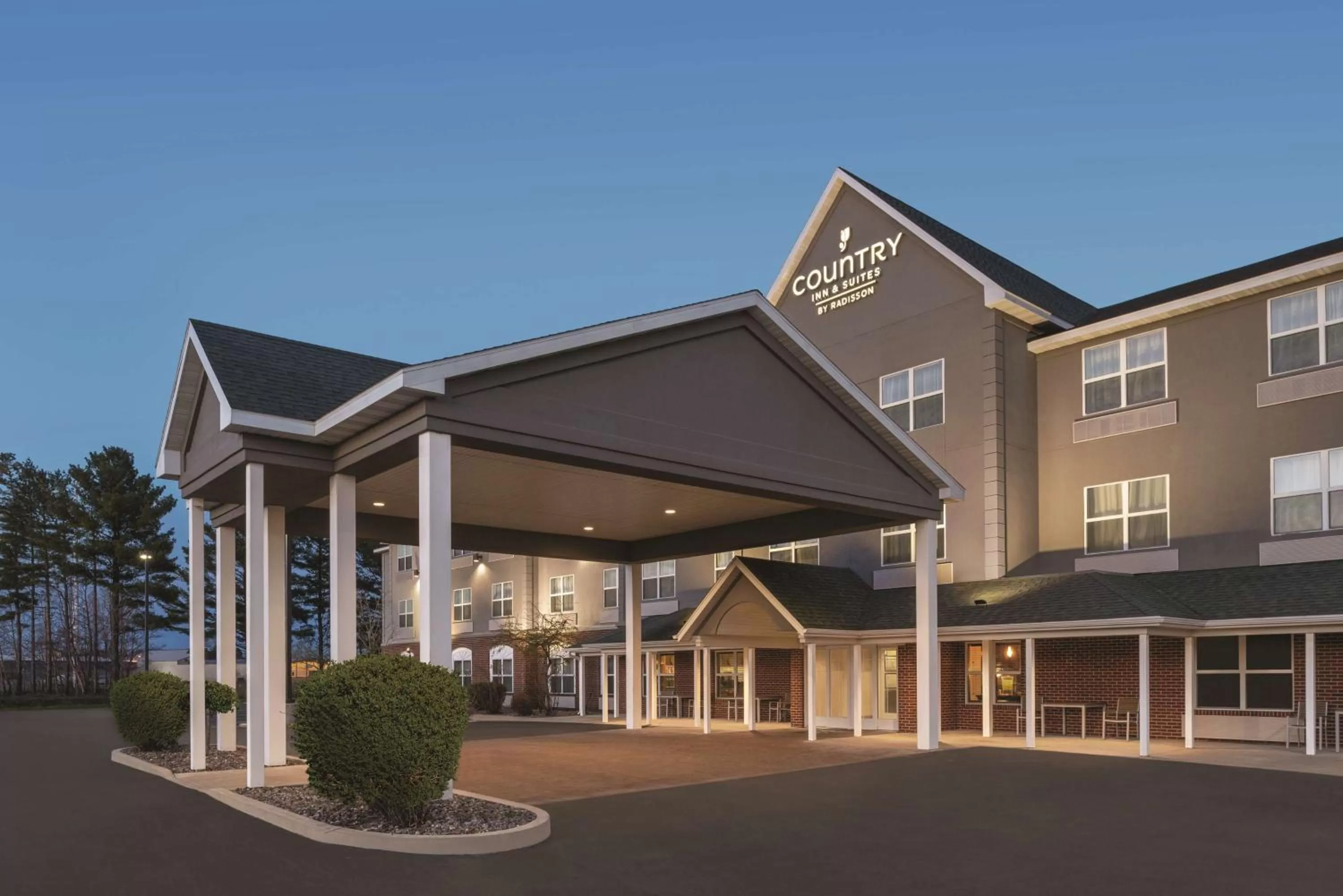 Country Inn & Suites by Radisson, Marinette, WI