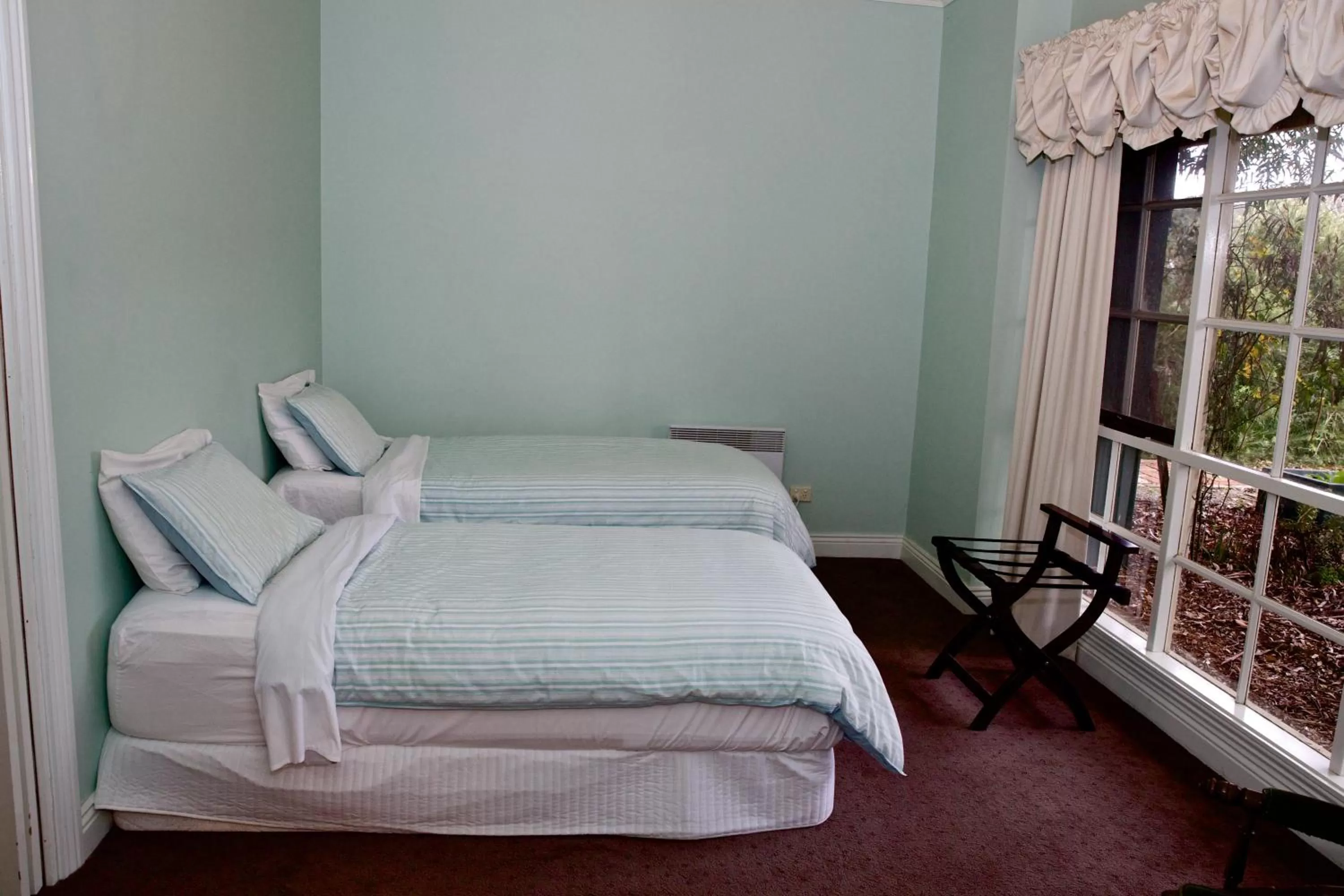 Bedroom, Bed in Holly Lane Mews