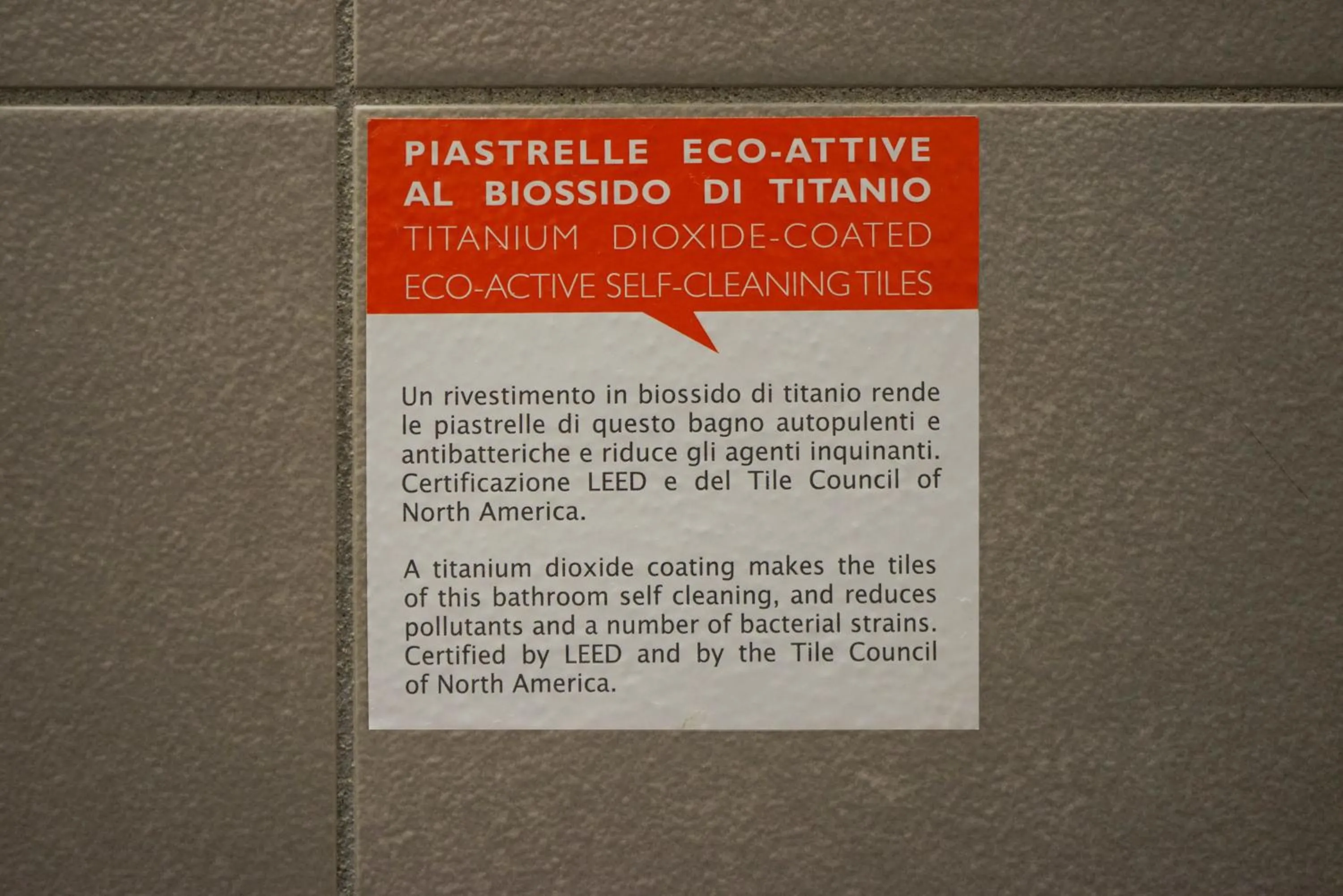 Bathroom in Hi! Ostello Milano