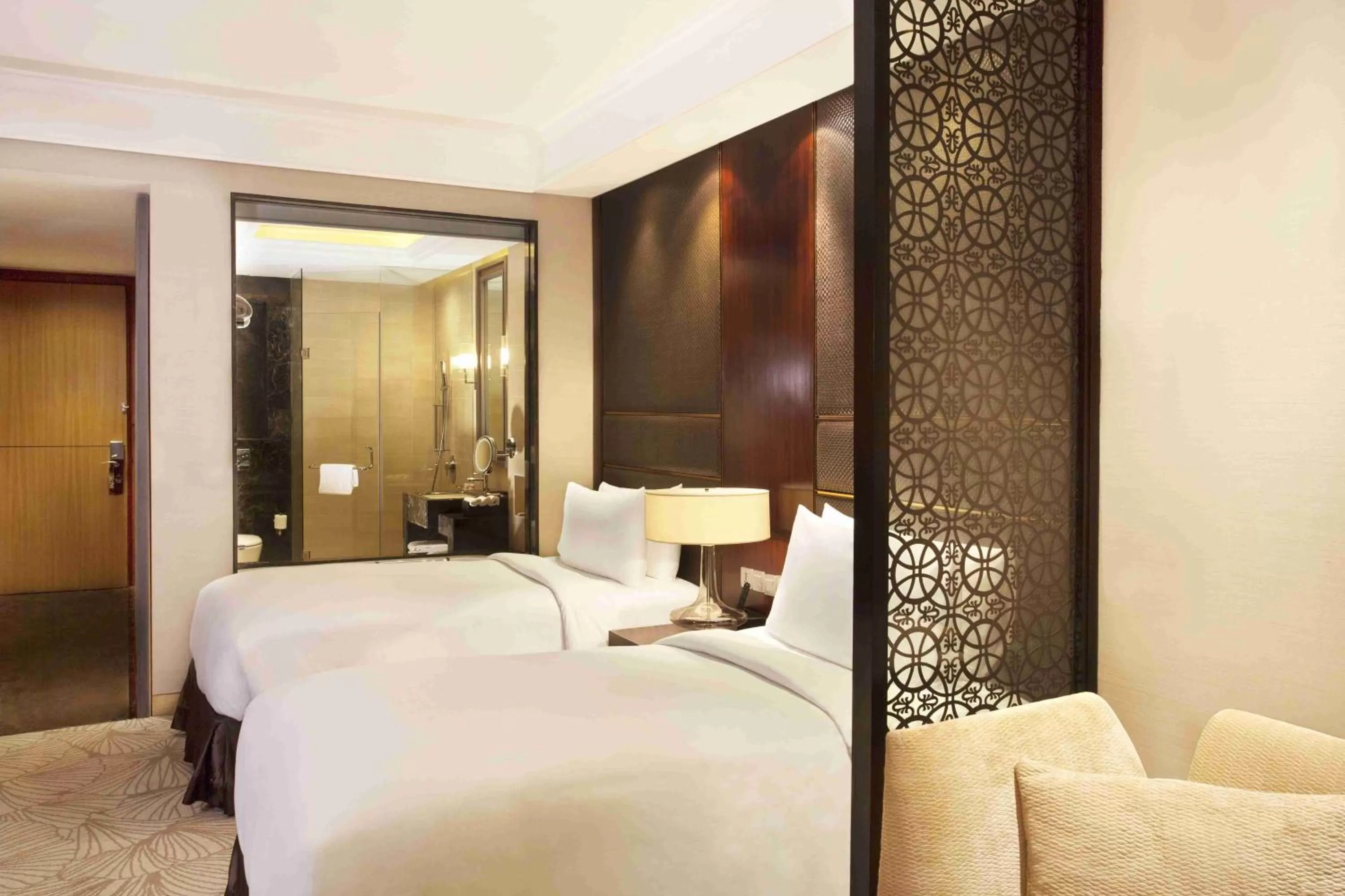 Photo of the whole room, Bed in Crowne Plaza New Delhi Mayur Vihar Noida by IHG