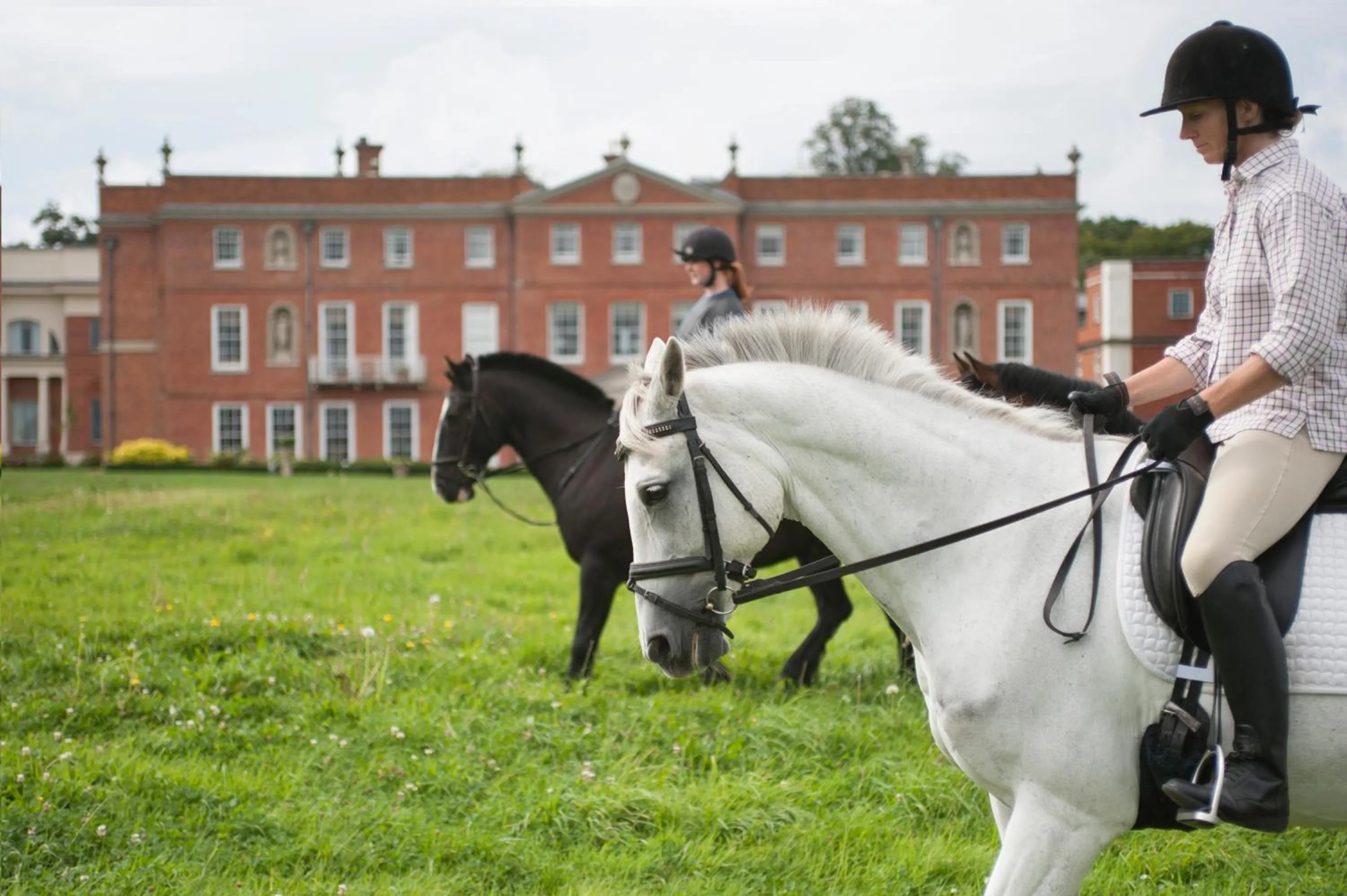 Horse-riding in Four Seasons Hotel Hampshire