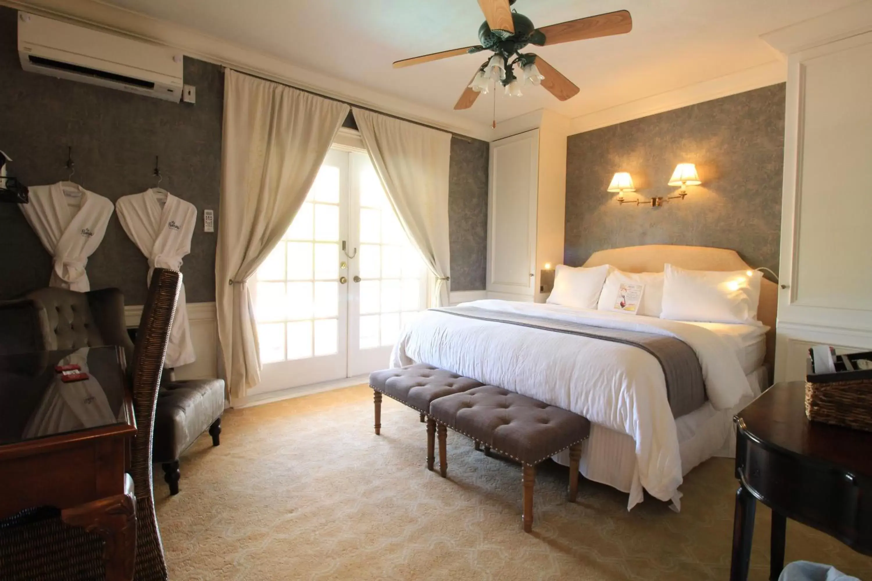 Premium King Room in The Riverview Hotel - New Smyrna Beach Premium King Room in The Riverview Hotel - New Smyrna Beach