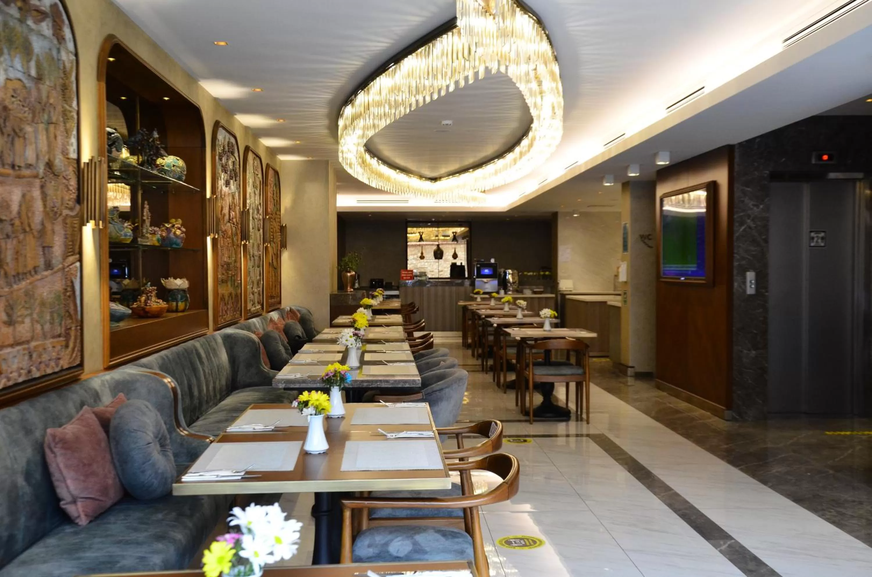 Restaurant/places to eat in Asur Hotel