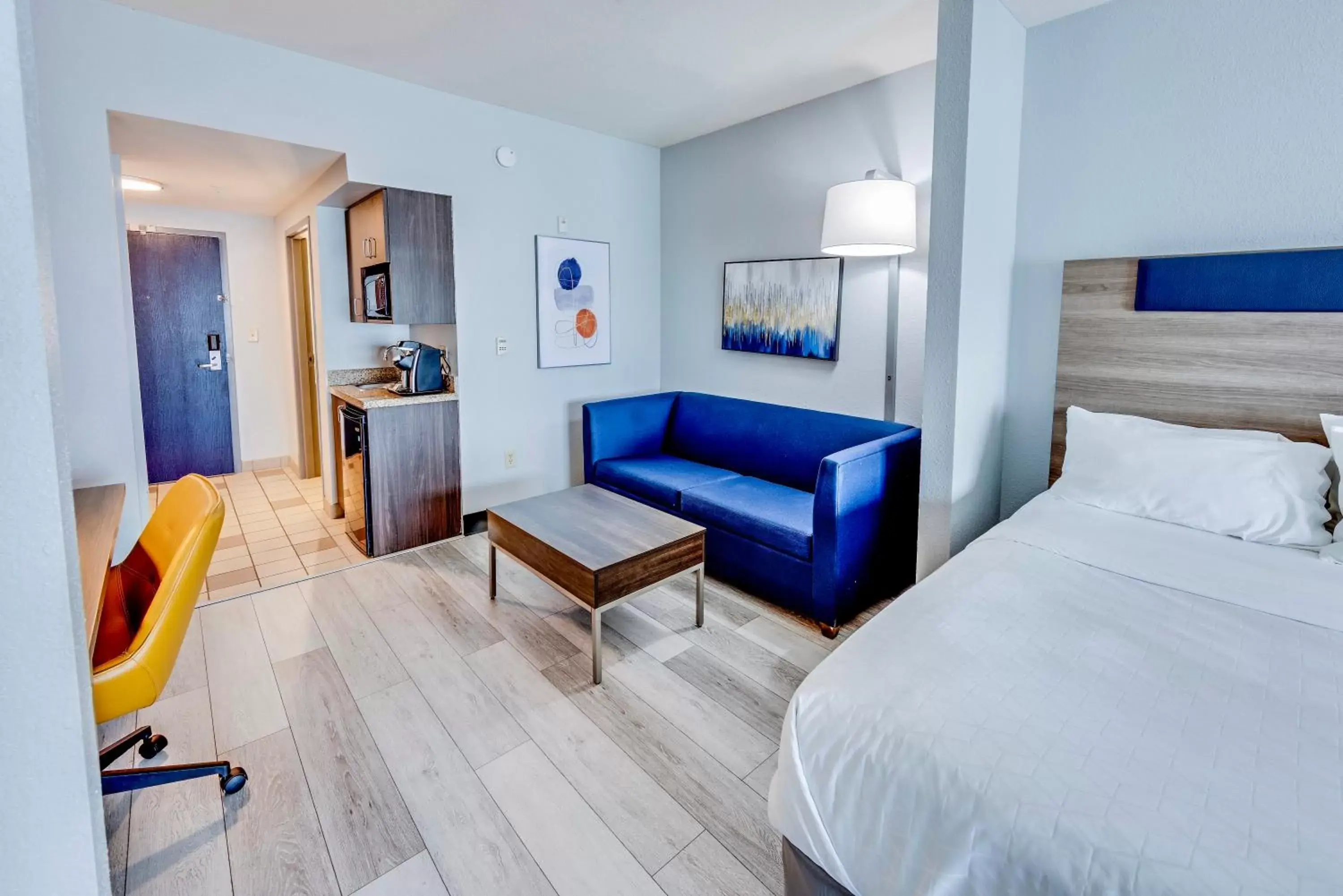 Two-Bed Suite Non-Smoking in Holiday Inn Express Hotel & Suites Ohio State University- OSU Medical Center by IHG Two-Bed Suite Non-Smoking in Holiday Inn Express Hotel & Suites Ohio State University- OSU Medical Center by IHG