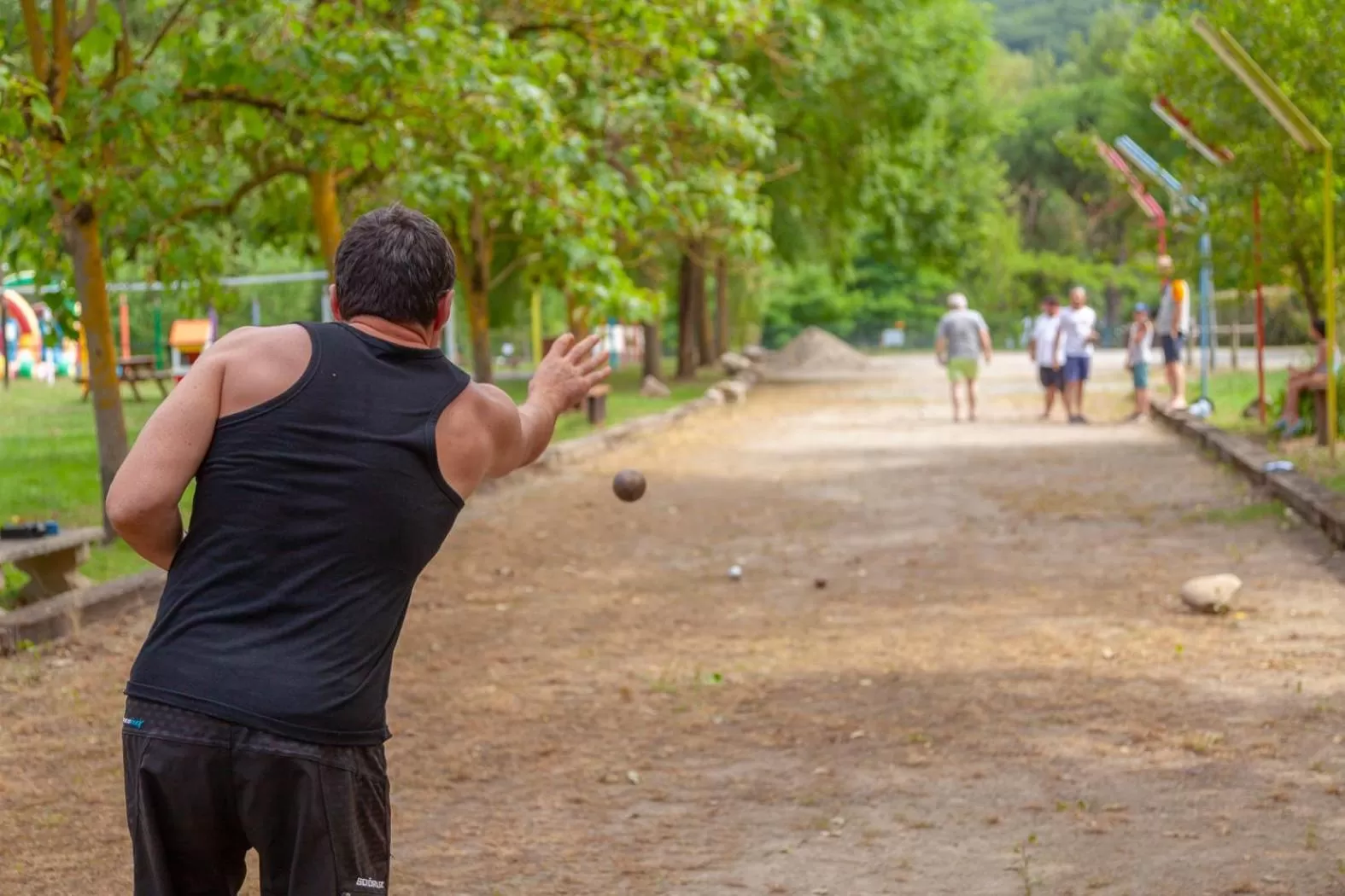 Sports, Guests in Le Moulin