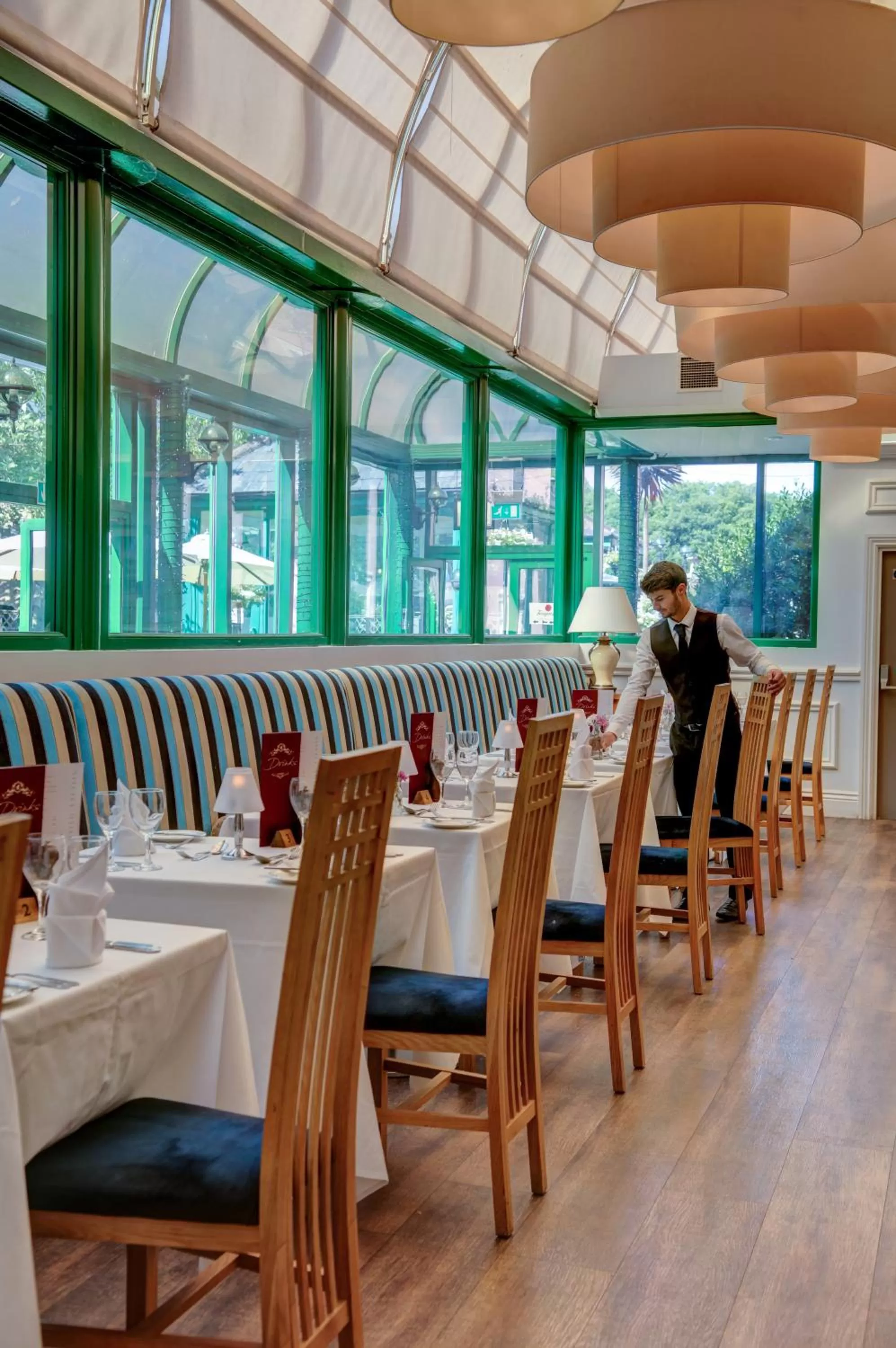 Restaurant/places to eat in Norfolk Royale Hotel