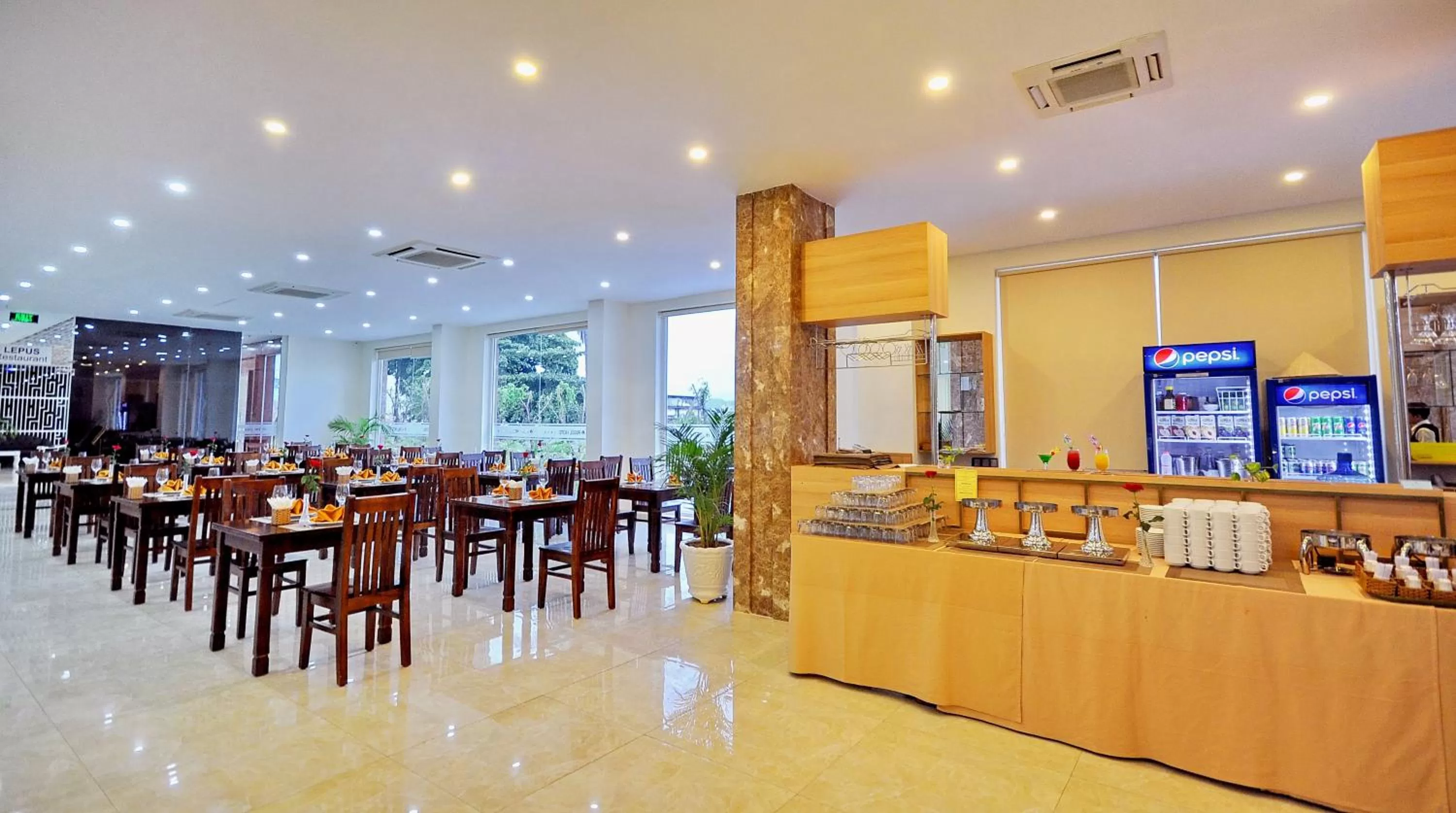 Restaurant/places to eat in Rigel Hotel