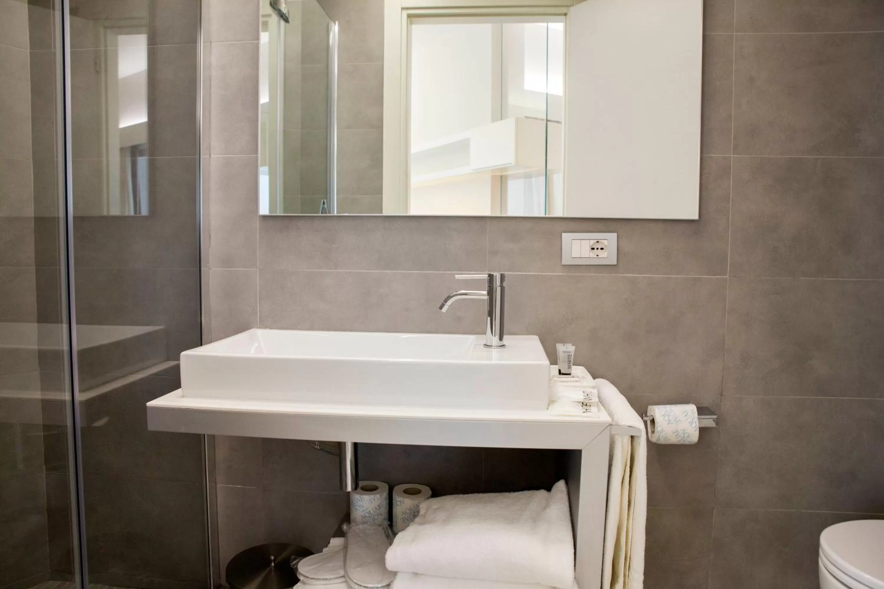 Bathroom in Lungotevere Suite