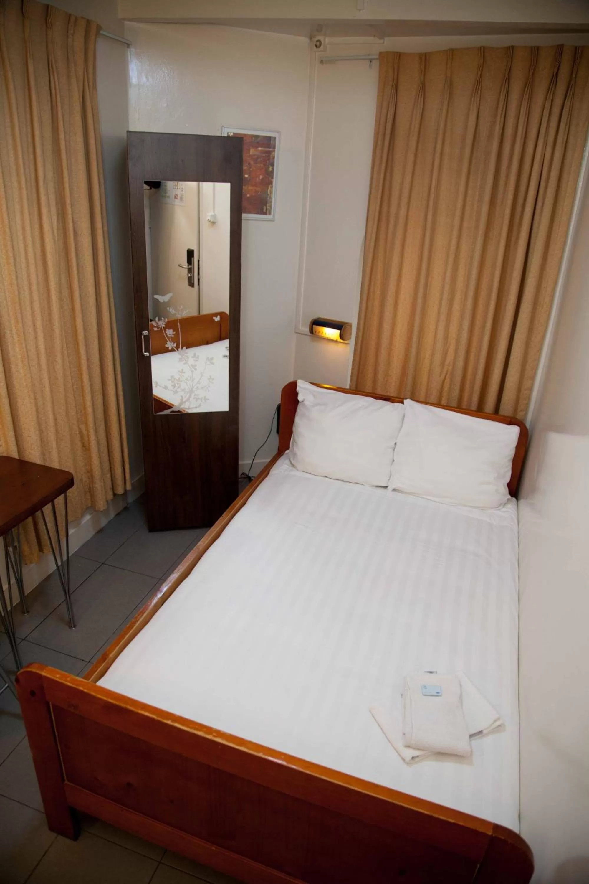 Basic Double Room with Shared Bathroom in Hotel Jimmy